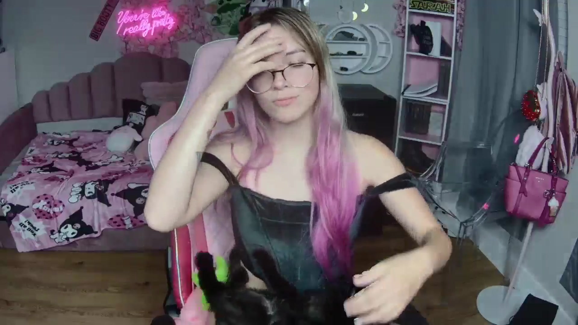 Gallery image thumbnail from Sarahsweets18's myfreecams stream on, 09/25/2024, 24:58 image 19 of 20
