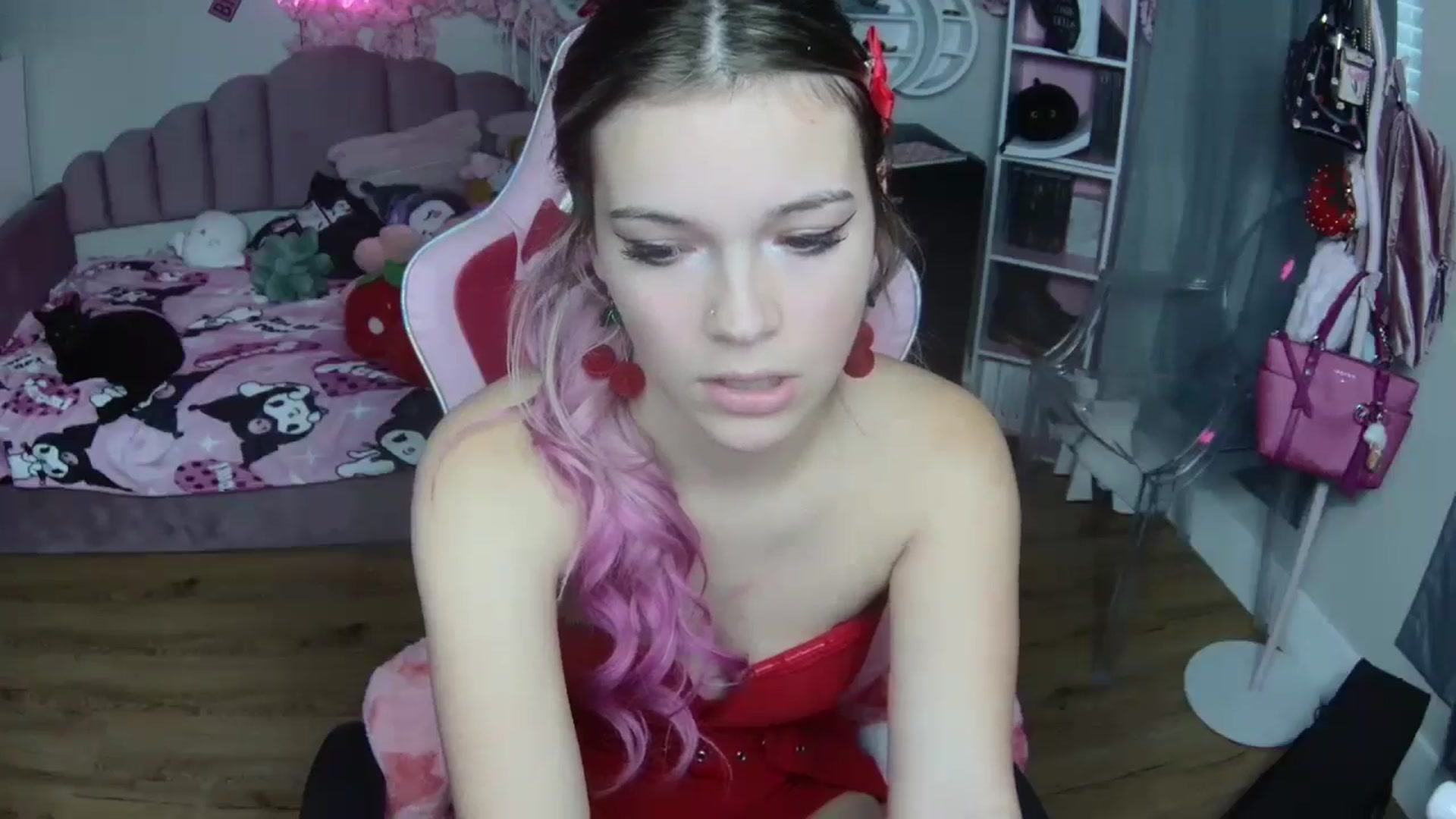 Gallery image thumbnail from Sarahsweets18's myfreecams stream on, 09/26/2024, 21:38 image 8 of 20