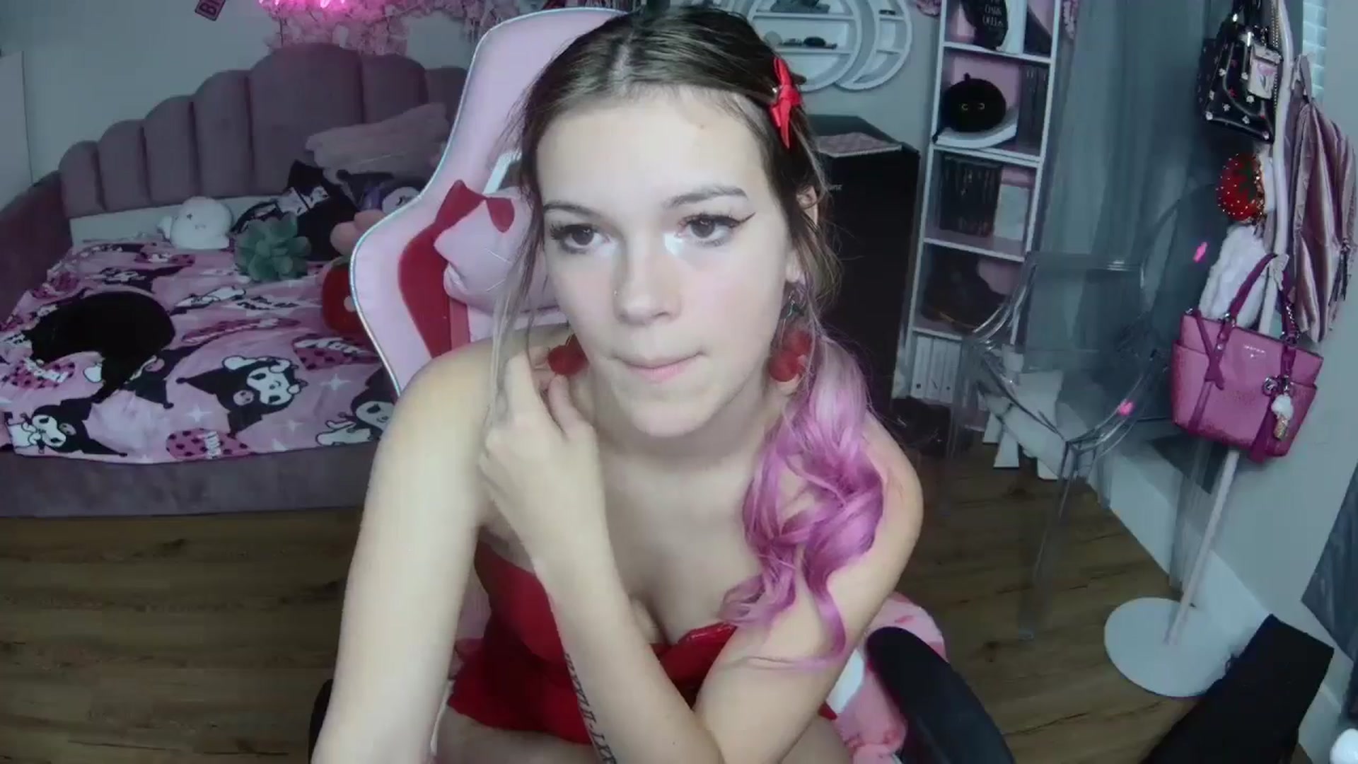 Gallery image thumbnail from Sarahsweets18's myfreecams stream on, 09/26/2024, 21:38 image 17 of 20