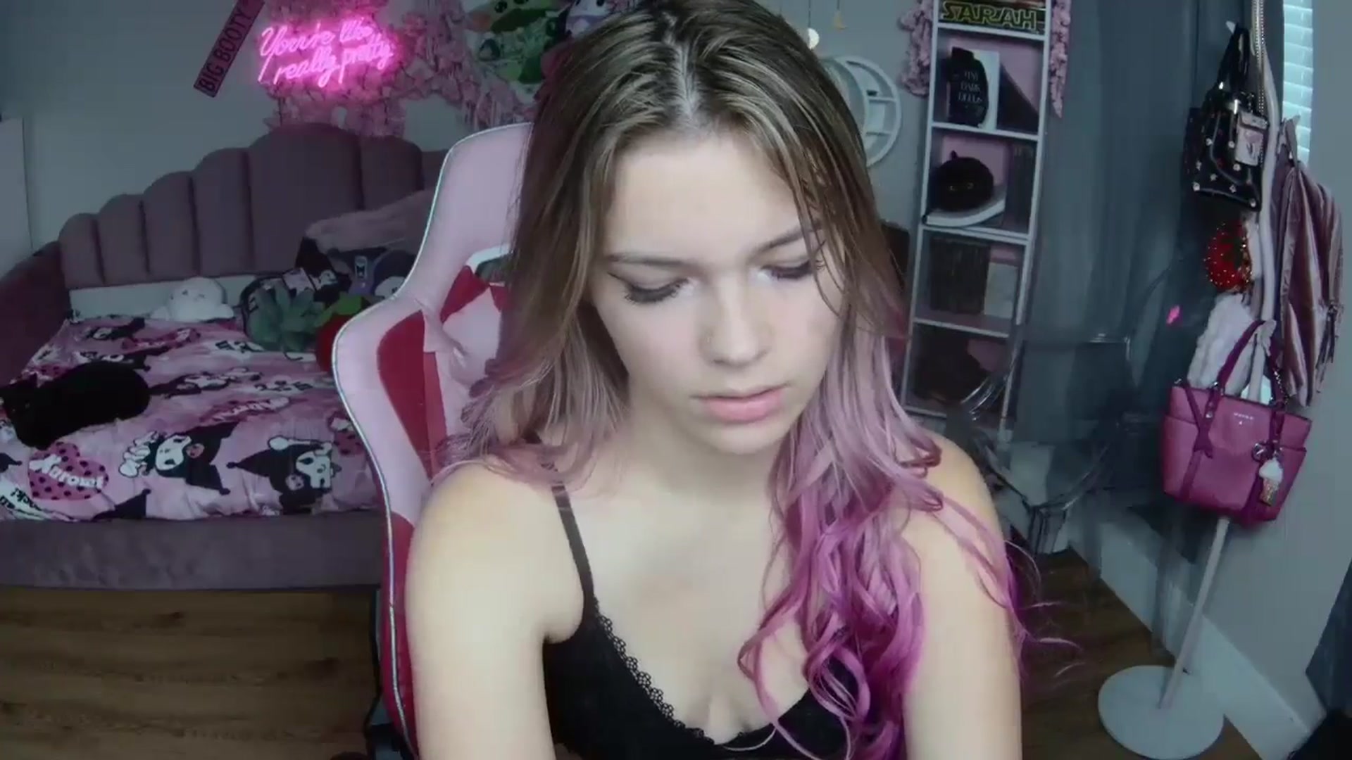 Gallery image thumbnail from Sarahsweets18's myfreecams stream on, 09/28/2024, 19:30 image 3 of 20