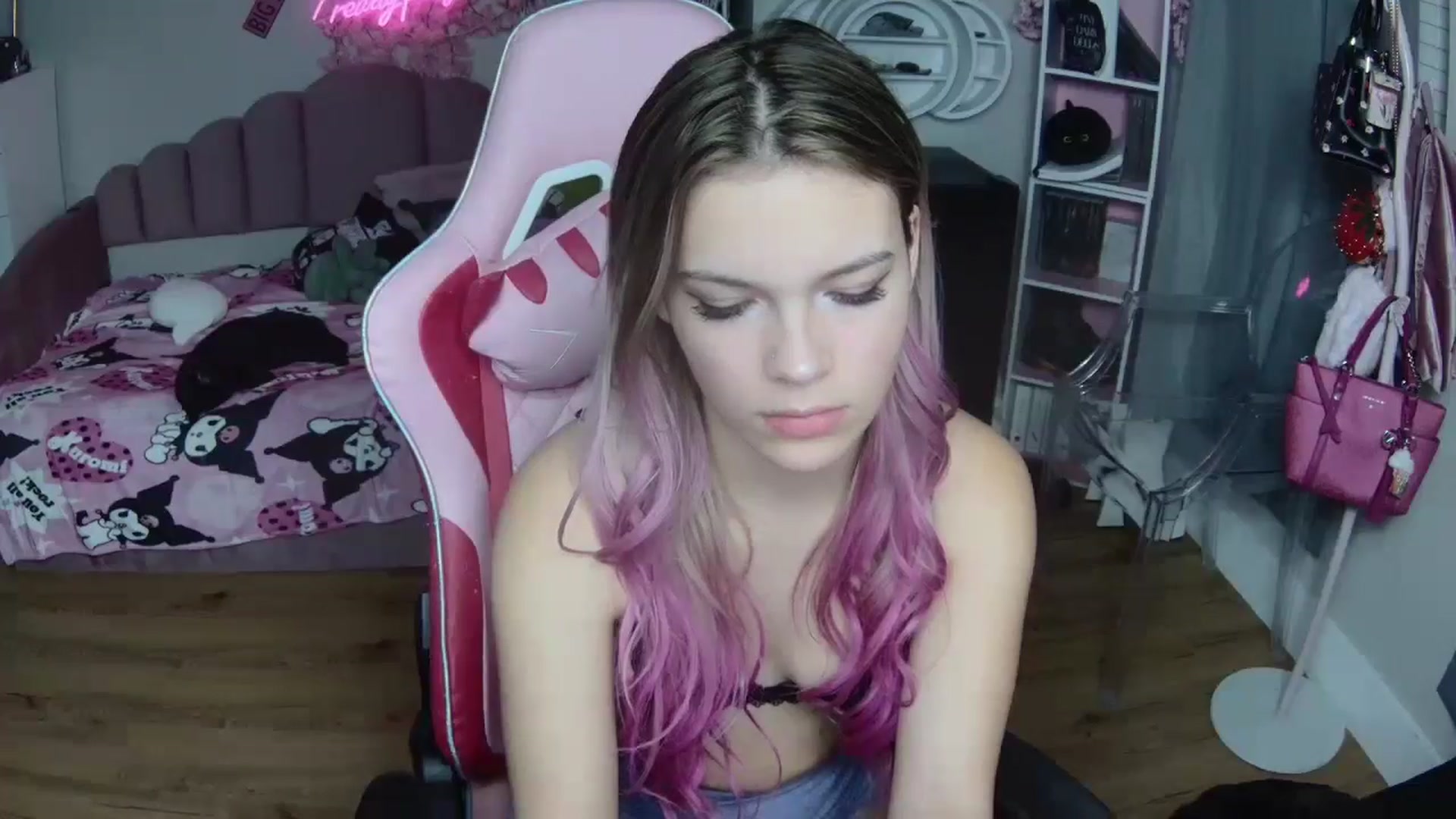 Gallery image thumbnail from Sarahsweets18's myfreecams stream on, 09/29/2024, 09:43 image 17 of 20