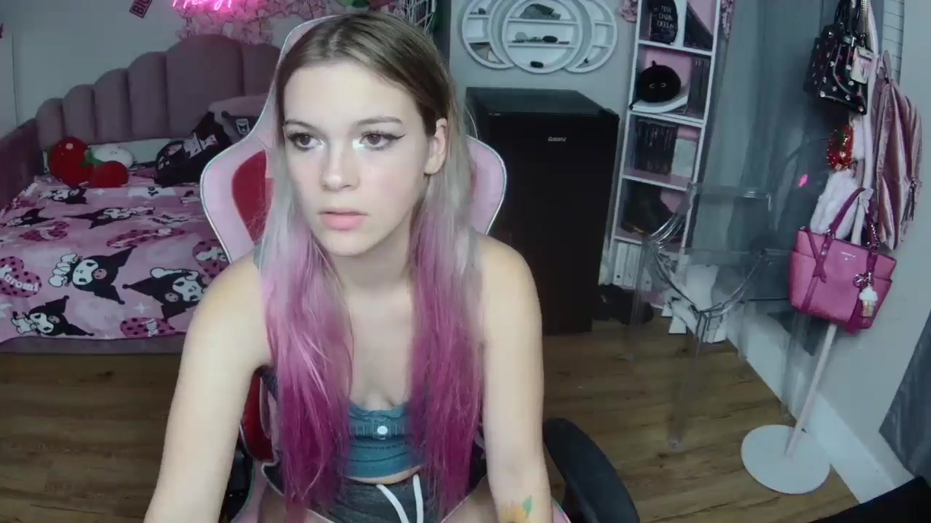Gallery image thumbnail from Sarahsweets18's myfreecams stream on, 09/30/2024, 08:37 image 20 of 20