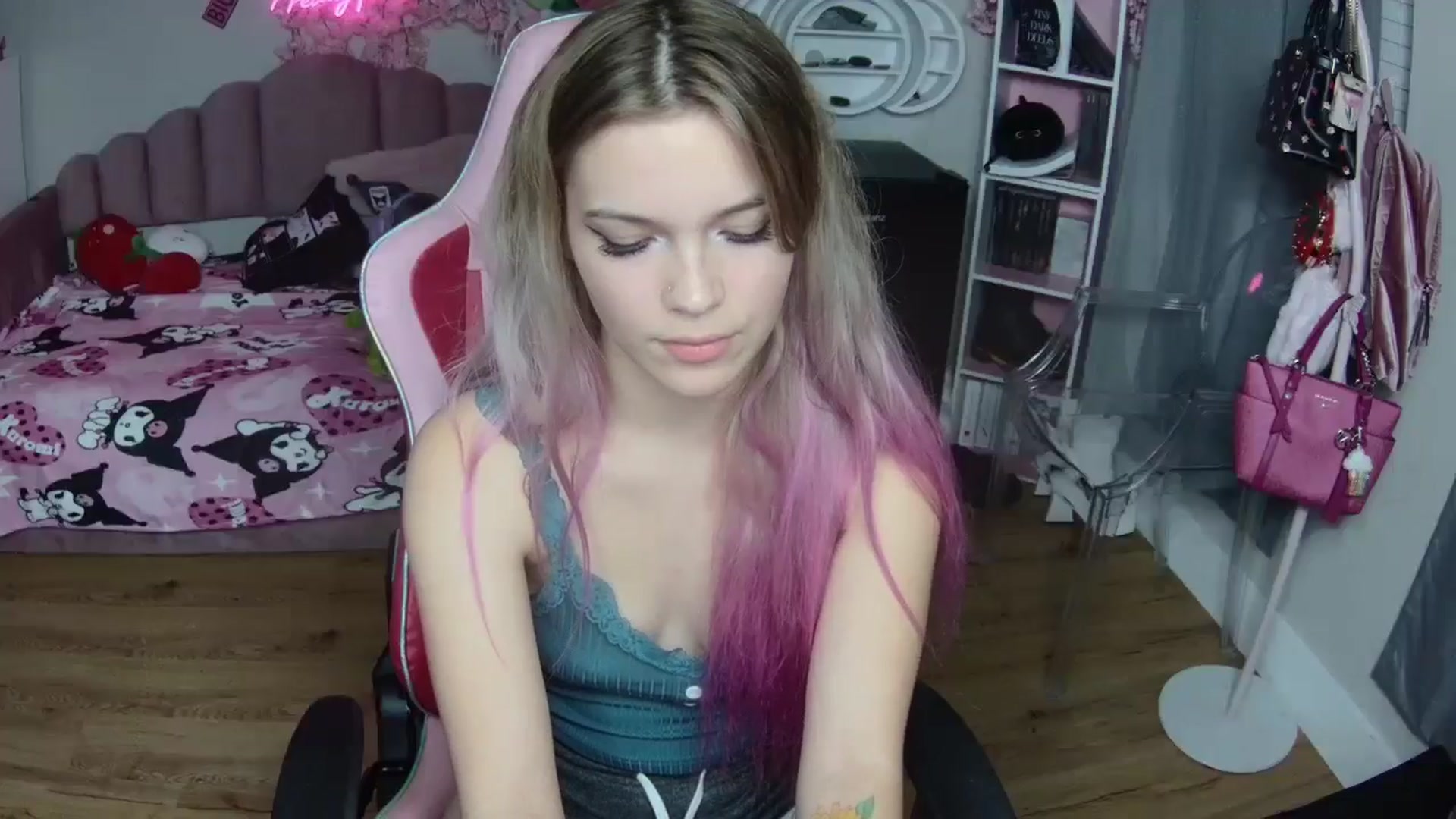 Gallery image thumbnail from Sarahsweets18's myfreecams stream on, 09/30/2024, 08:37 image 2 of 20
