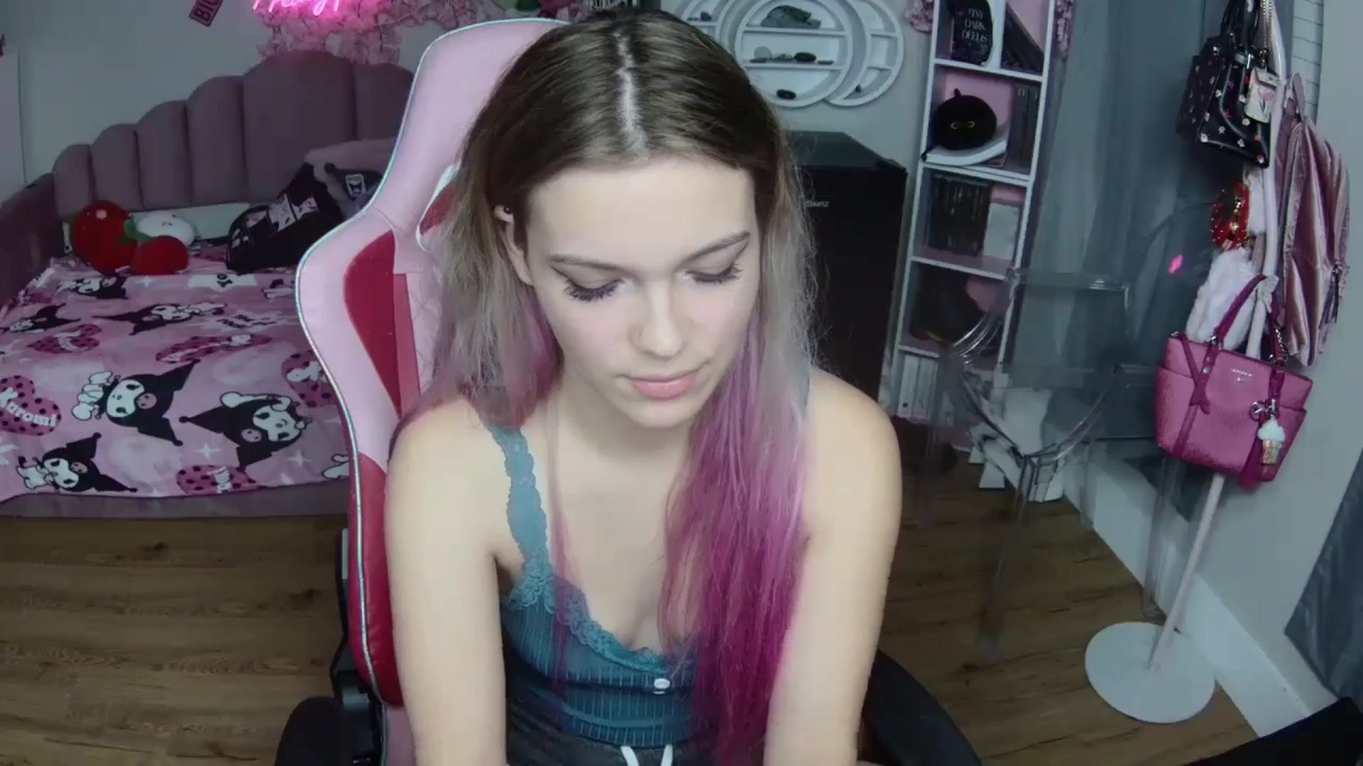 Gallery image thumbnail from Sarahsweets18's myfreecams stream on, 09/30/2024, 08:37 image 10 of 20