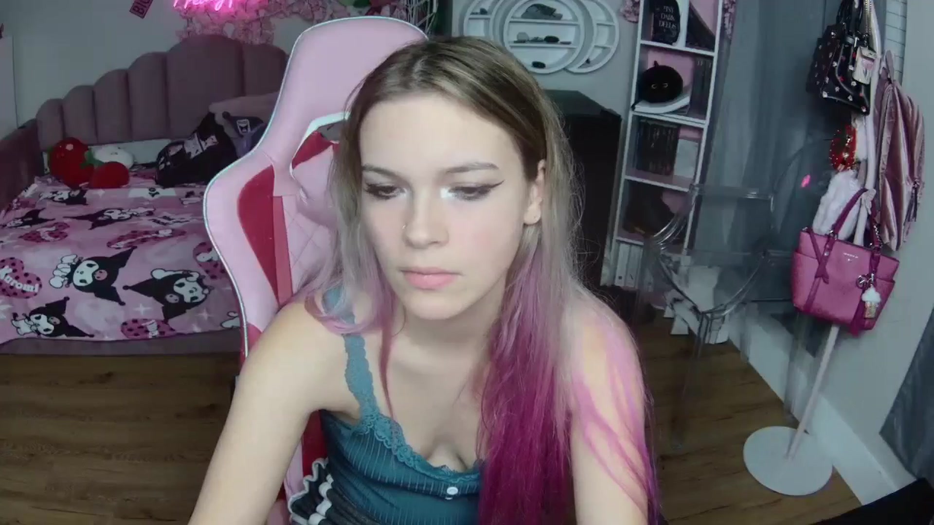 Gallery image thumbnail from Sarahsweets18's myfreecams stream on, 09/30/2024, 08:37 image 5 of 20