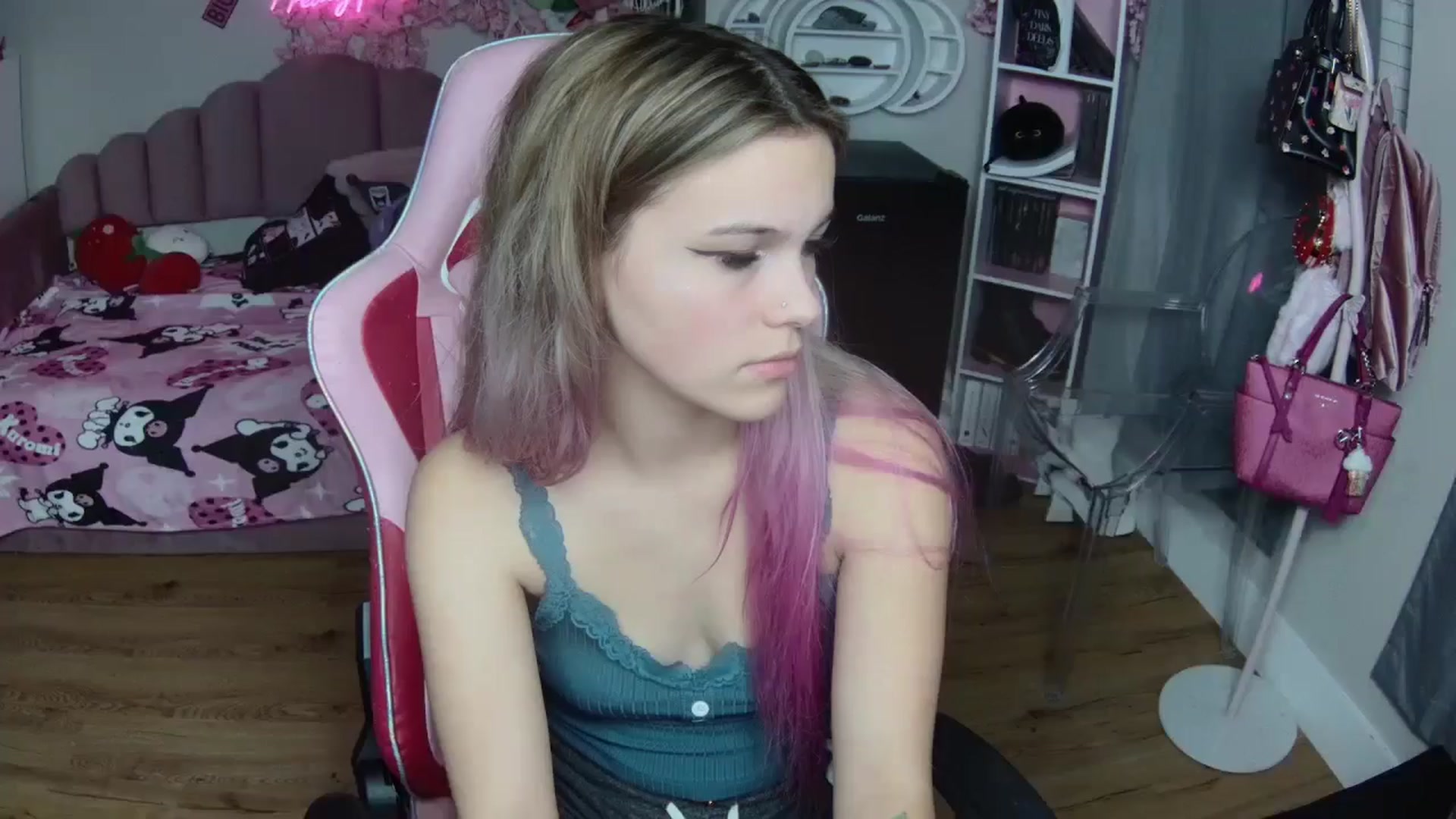 Gallery image thumbnail from Sarahsweets18's myfreecams stream on, 09/30/2024, 08:37 image 1 of 20