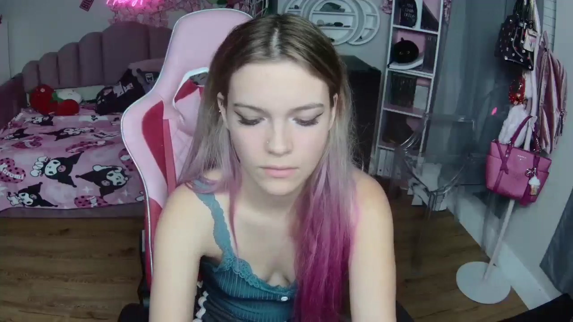Gallery image thumbnail from Sarahsweets18's myfreecams stream on, 09/30/2024, 08:37 image 3 of 20