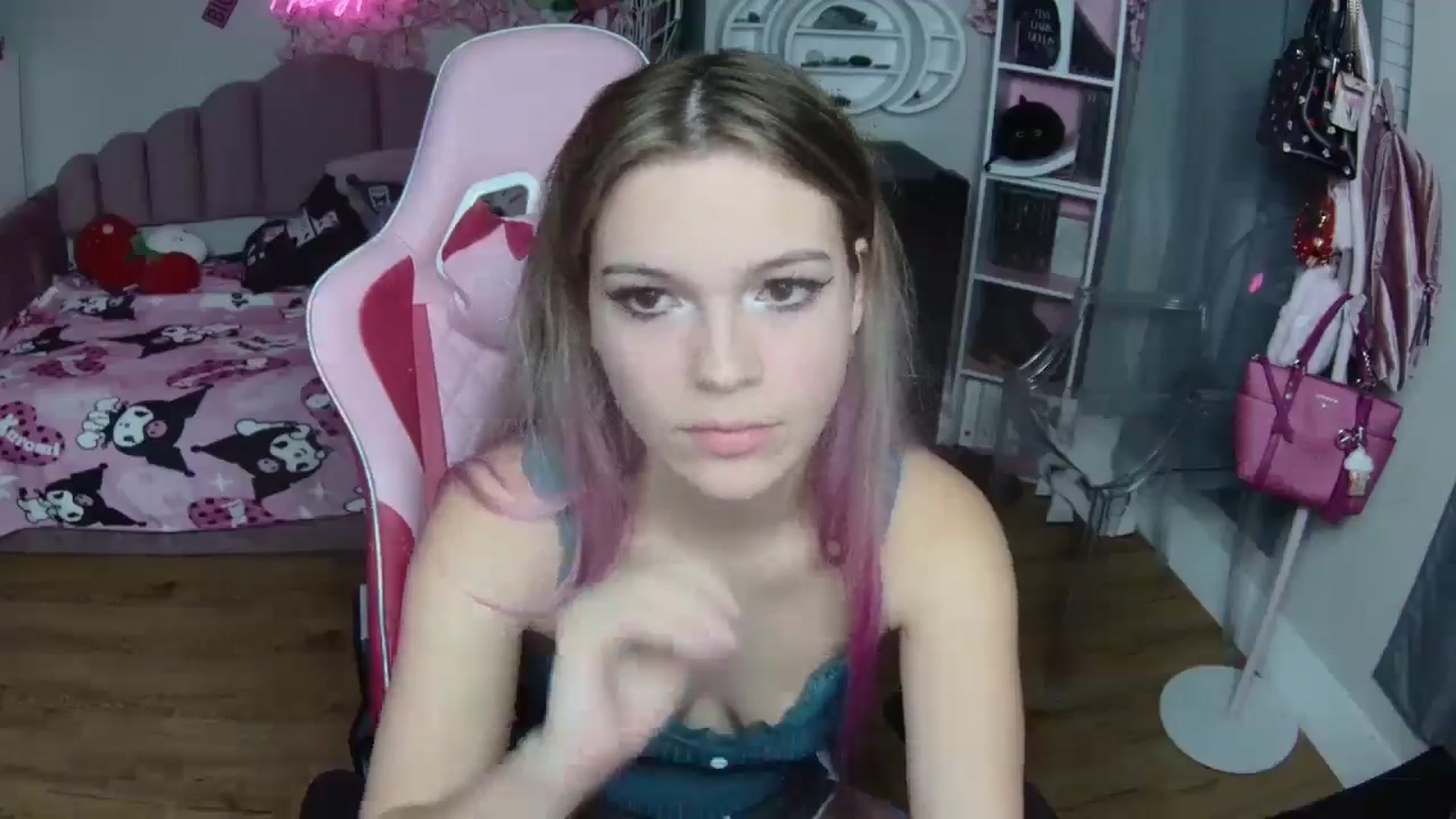Gallery image thumbnail from Sarahsweets18's myfreecams stream on, 09/30/2024, 08:37 image 6 of 20