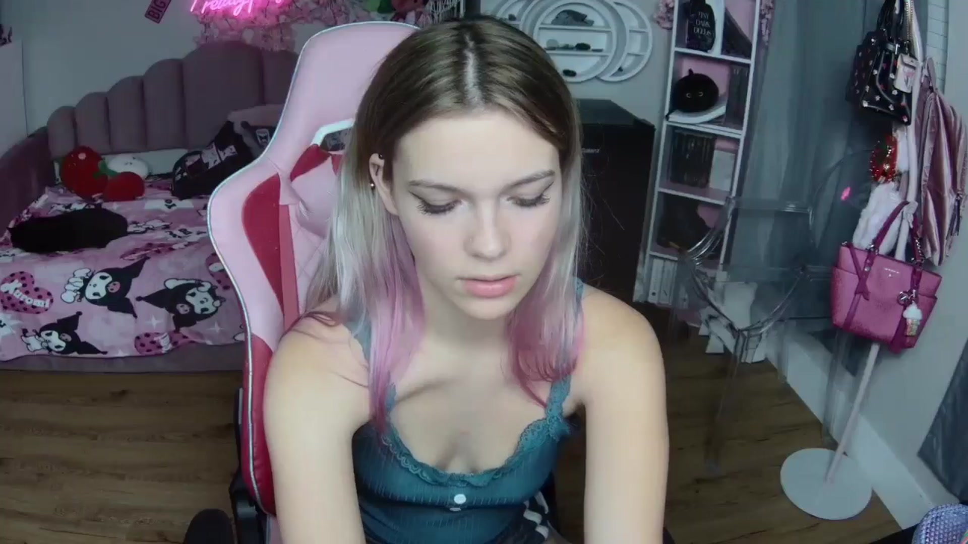 Gallery image thumbnail from Sarahsweets18's myfreecams stream on, 09/30/2024, 11:48 image 18 of 20
