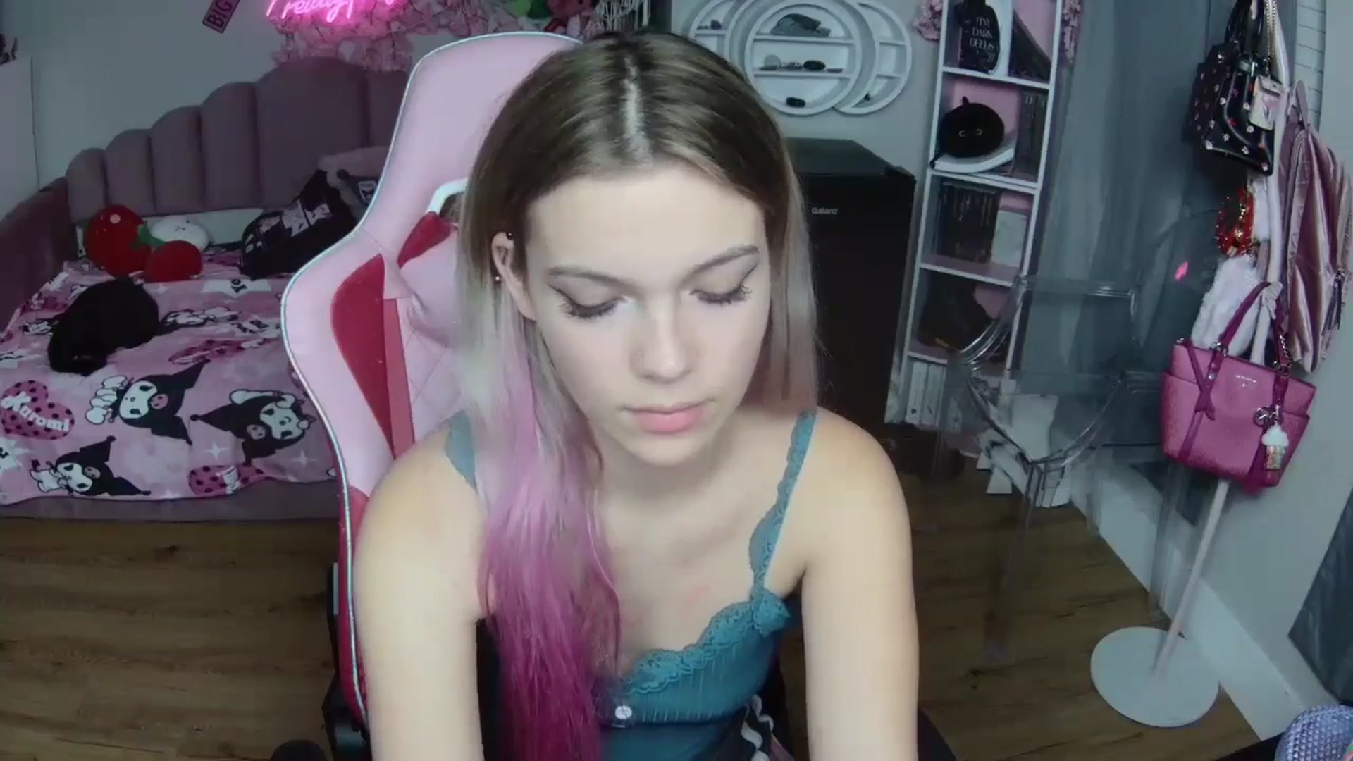 Gallery image thumbnail from Sarahsweets18's myfreecams stream on, 09/30/2024, 11:48 image 10 of 20