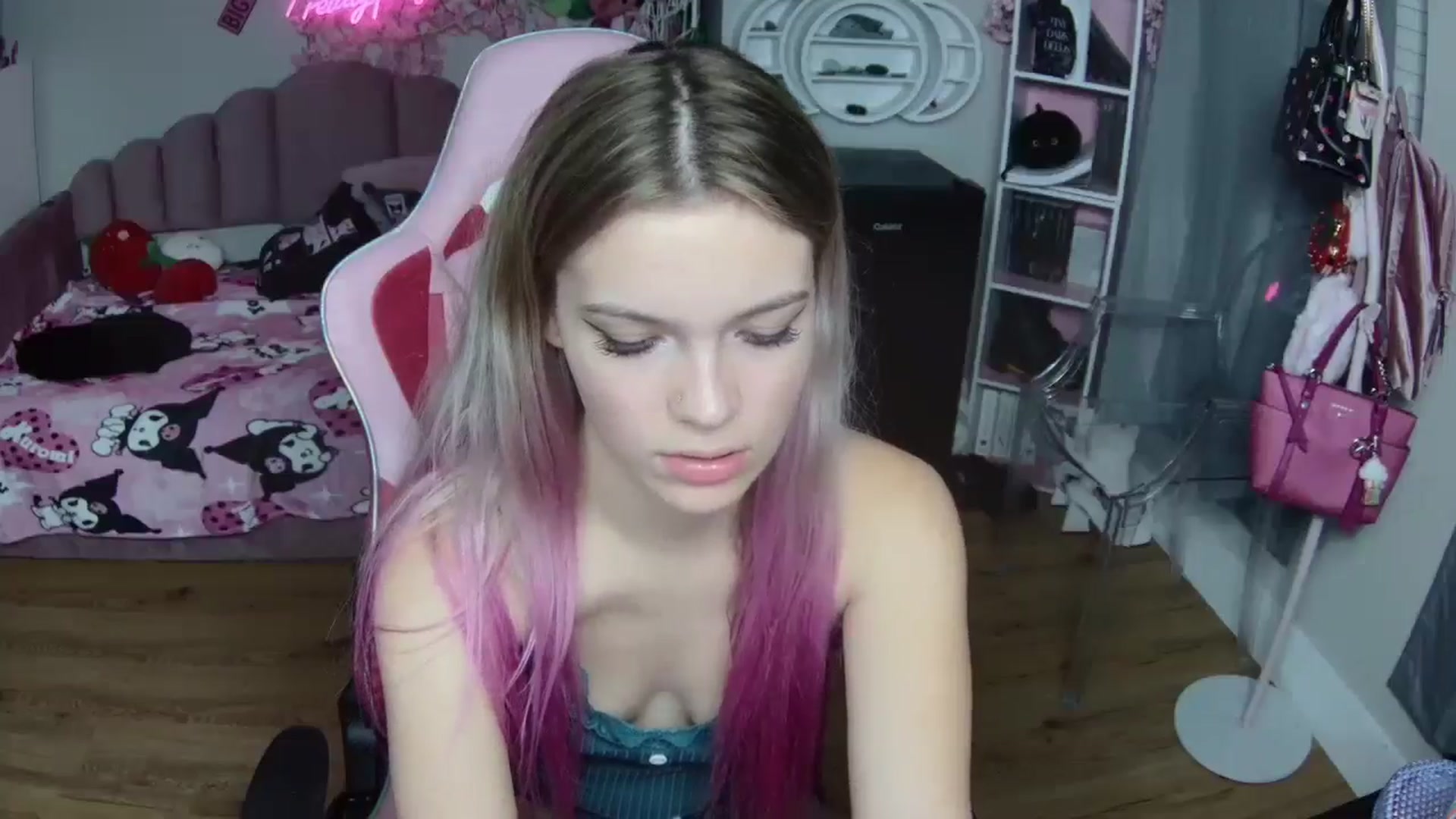 Gallery image thumbnail from Sarahsweets18's myfreecams stream on, 09/30/2024, 11:48 image 15 of 20