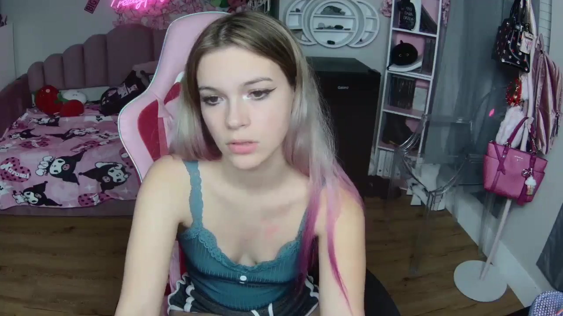 Gallery image thumbnail from Sarahsweets18's myfreecams stream on, 09/30/2024, 11:48 image 8 of 20