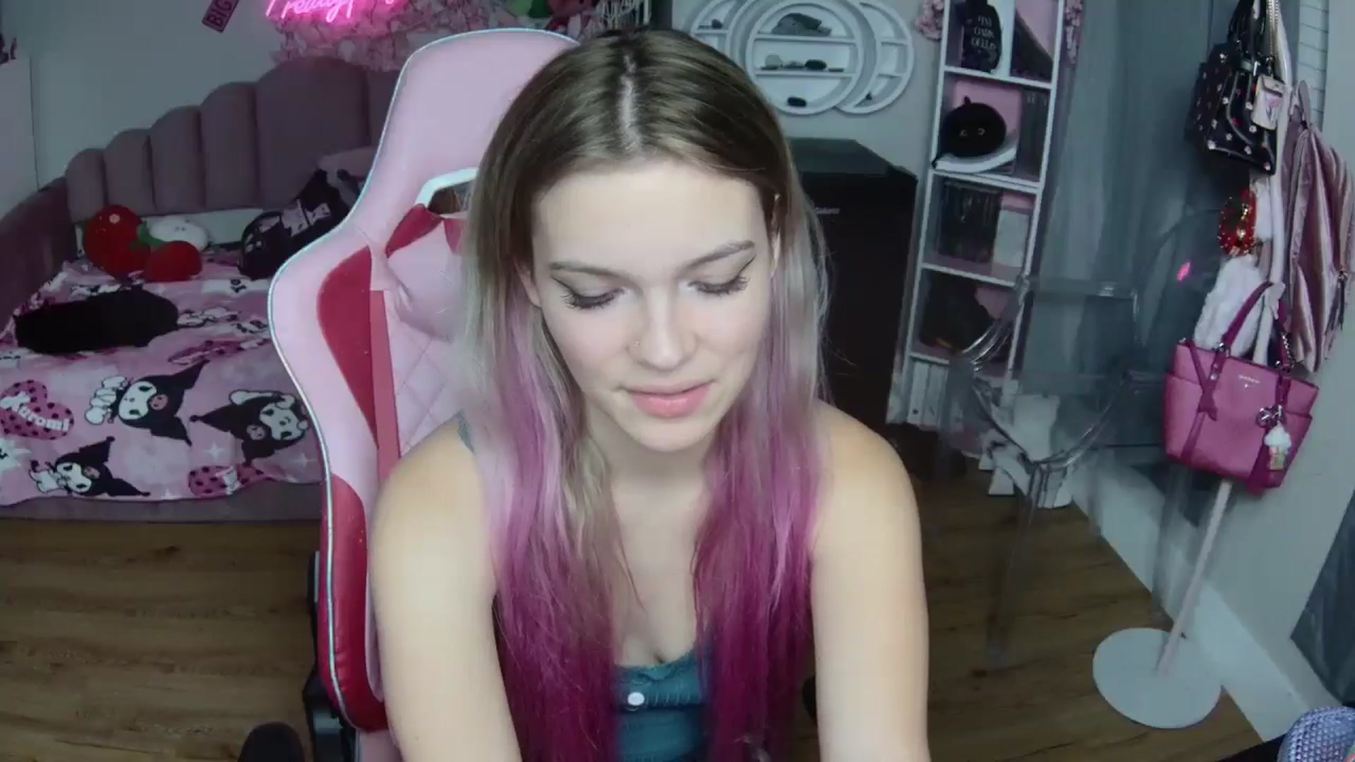 Gallery image thumbnail from Sarahsweets18's myfreecams stream on, 09/30/2024, 11:48 image 14 of 20