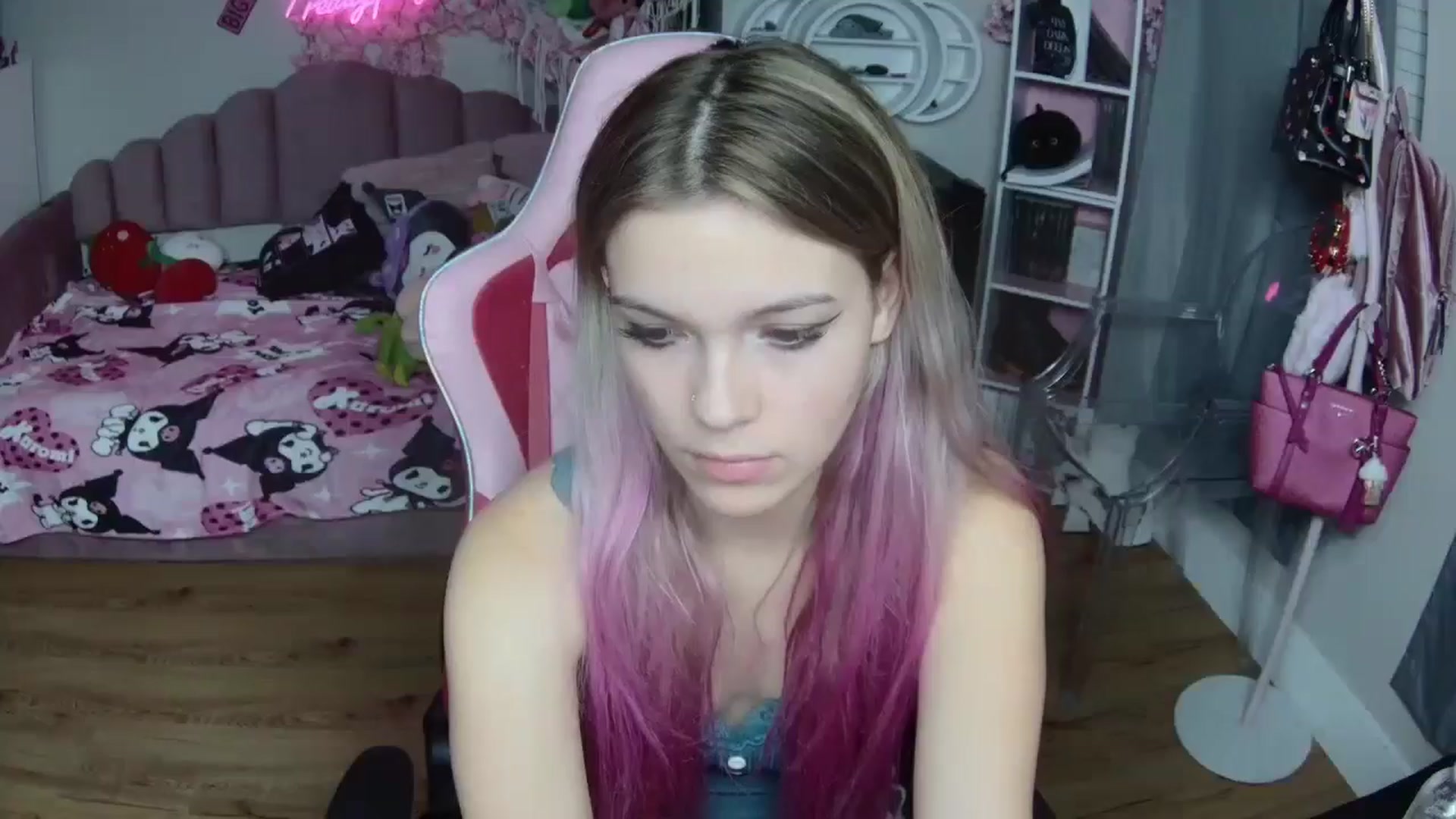 Gallery image thumbnail from Sarahsweets18's myfreecams stream on, 09/30/2024, 11:48 image 5 of 20