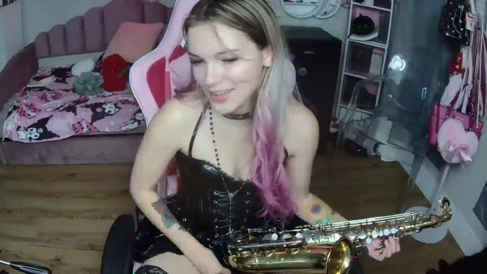 Gallery image thumbnail from Sarahsweets18's myfreecams stream on, 10/02/2024, 03:13 image 16 of 20