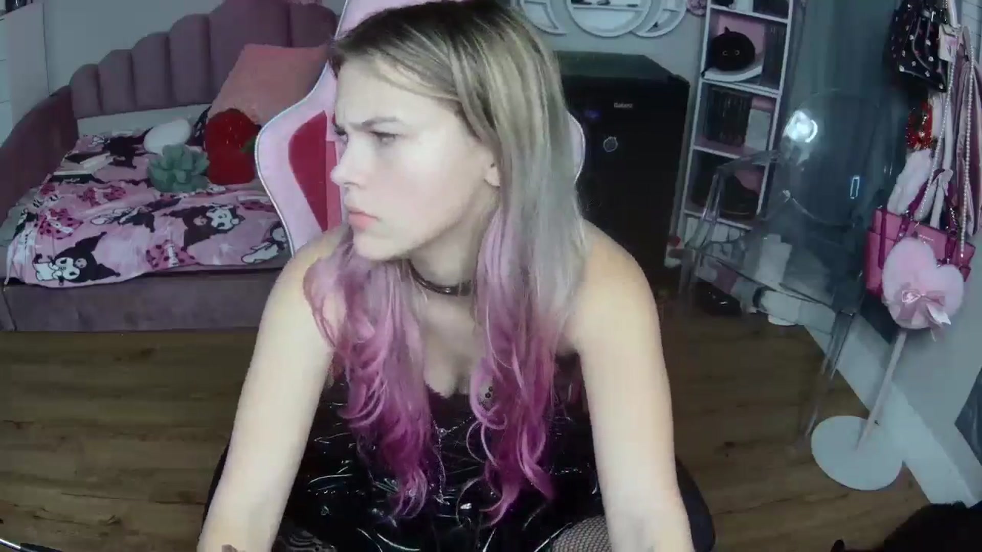 Gallery image thumbnail from Sarahsweets18's myfreecams stream on, 10/02/2024, 03:13 image 12 of 20