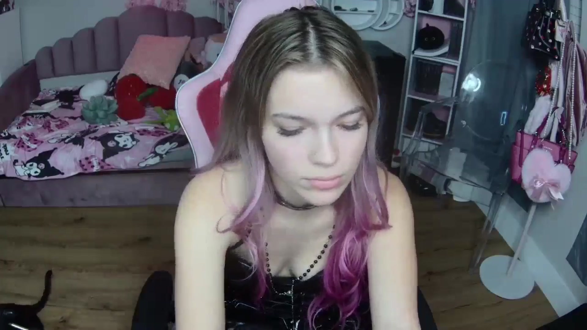 Gallery image thumbnail from Sarahsweets18's myfreecams stream on, 10/02/2024, 03:13 image 5 of 20