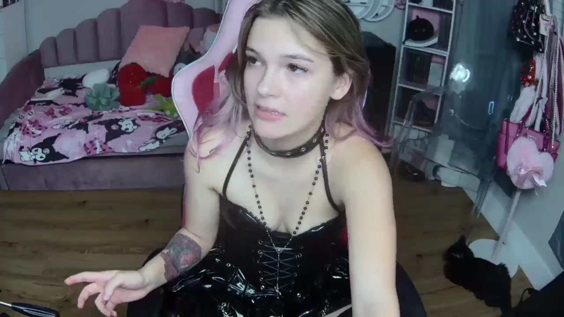 Gallery image thumbnail from Sarahsweets18's myfreecams stream on, 10/02/2024, 03:13 image 19 of 20
