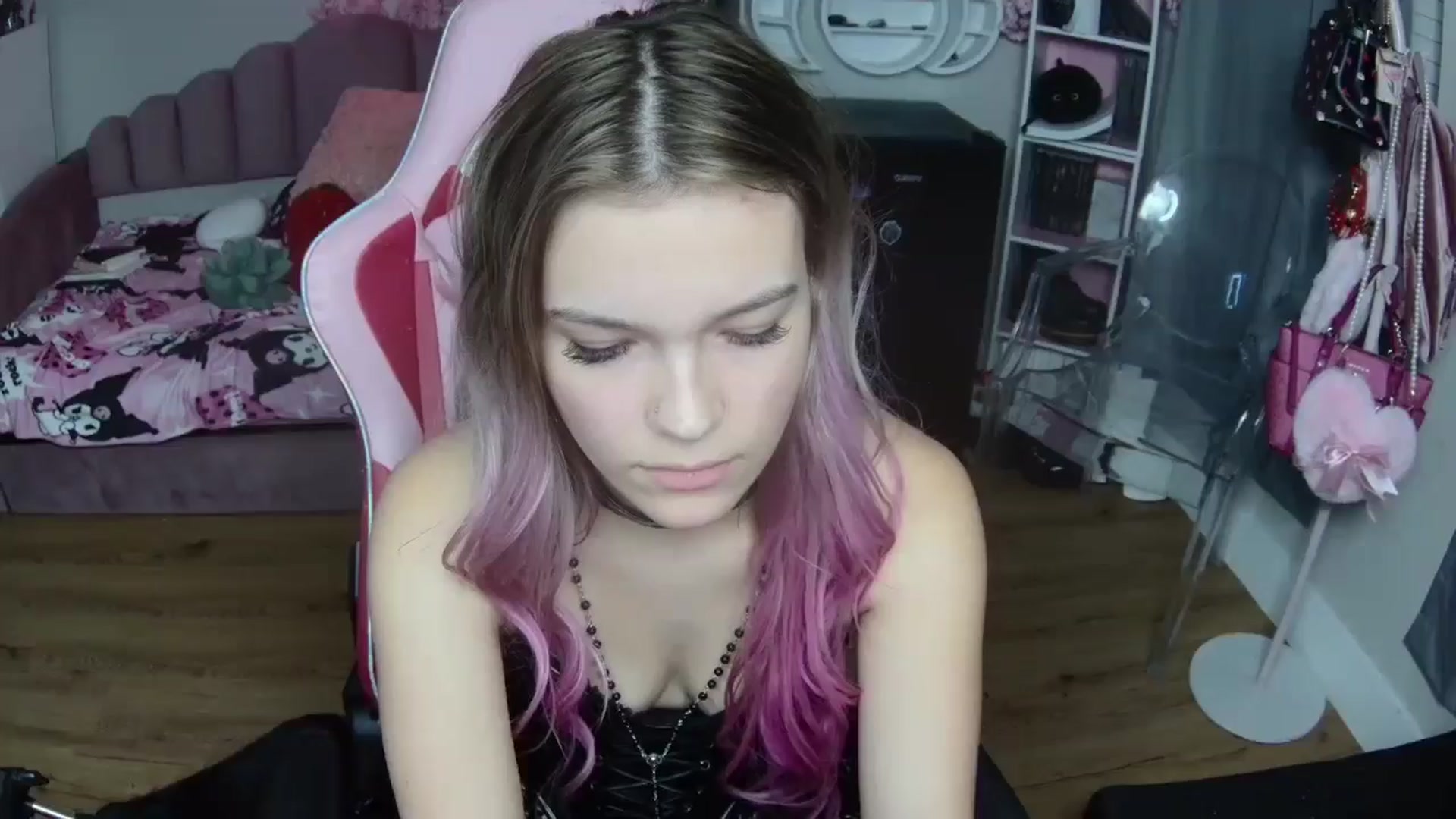 Gallery image thumbnail from Sarahsweets18's myfreecams stream on, 10/02/2024, 03:13 image 1 of 20