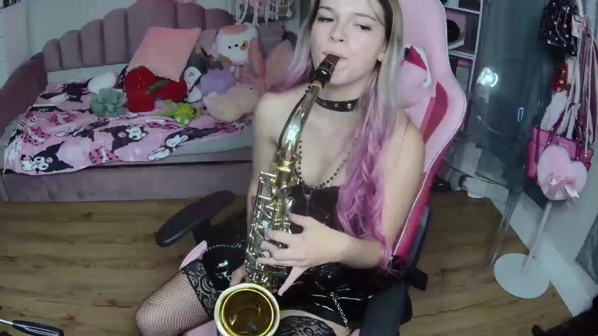 Gallery image thumbnail from Sarahsweets18's myfreecams stream on, 10/02/2024, 03:13 image 14 of 20