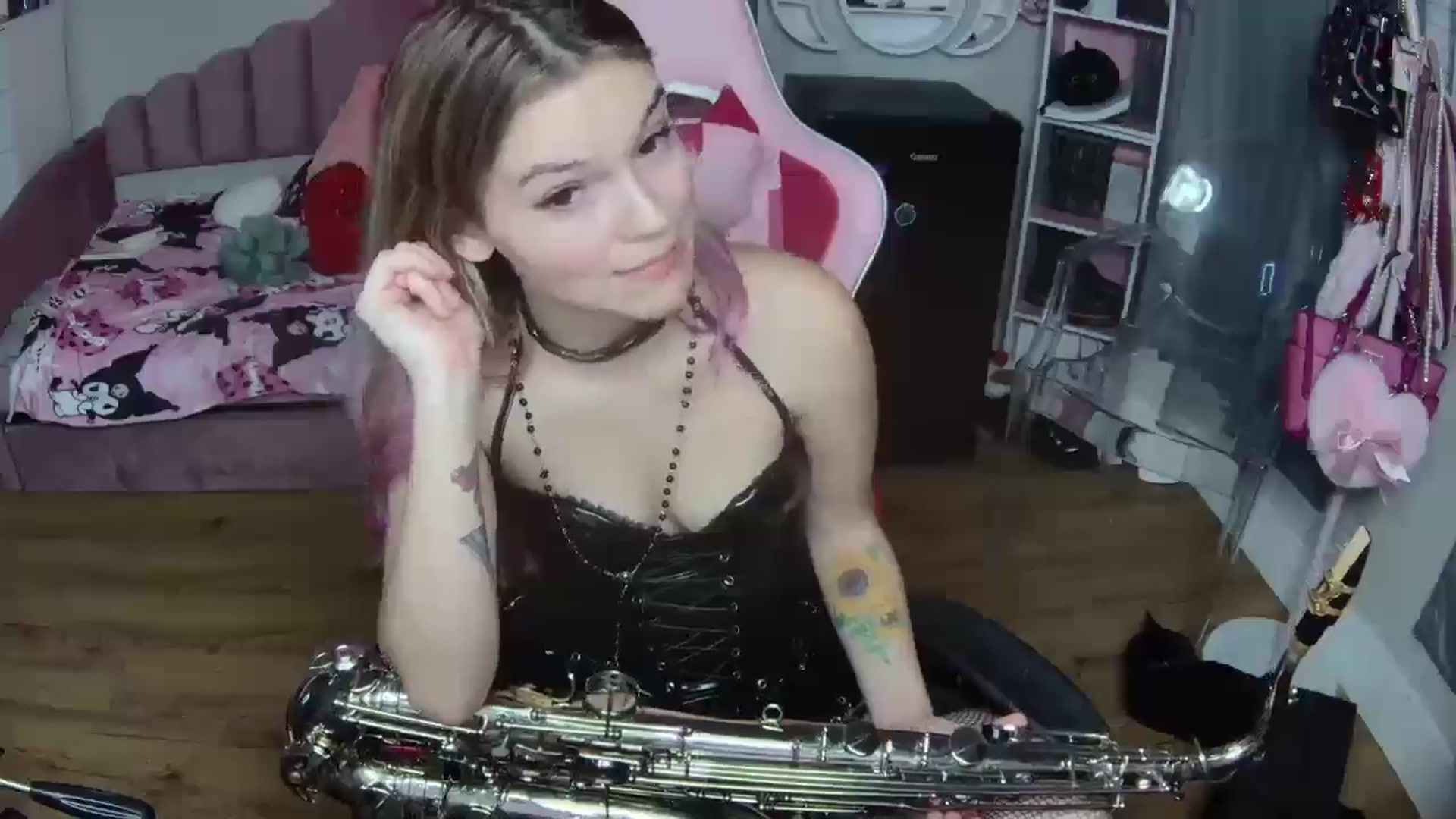 Gallery image thumbnail from Sarahsweets18's myfreecams stream on, 10/02/2024, 03:13 image 18 of 20