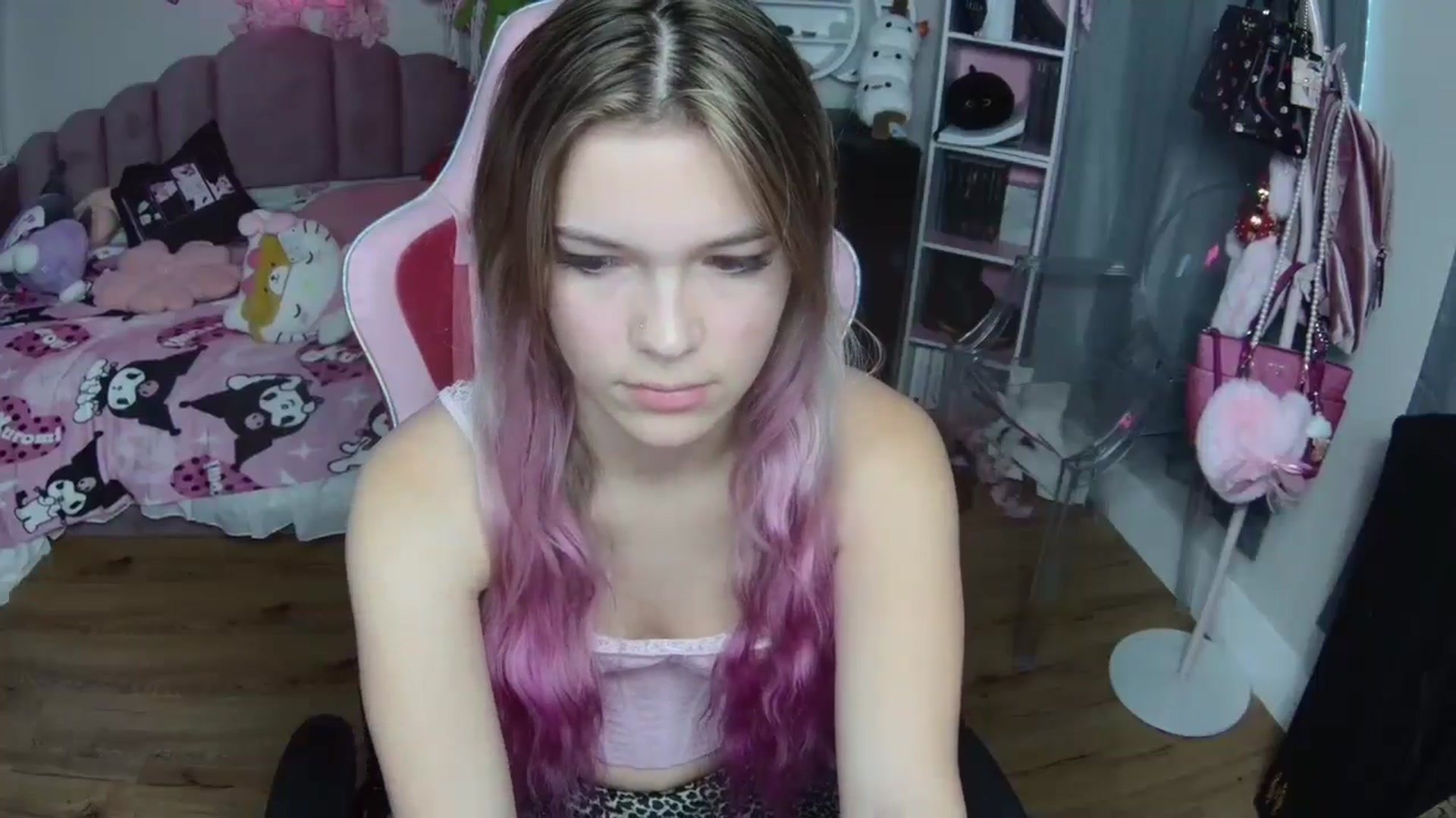 Gallery image thumbnail from Sarahsweets18's myfreecams stream on, 10/05/2024, 21:03 image 14 of 20