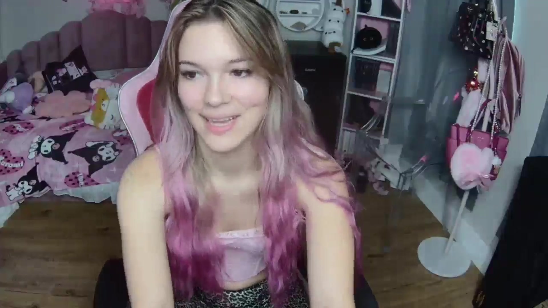 Gallery image thumbnail from Sarahsweets18's myfreecams stream on, 10/05/2024, 21:03 image 16 of 20