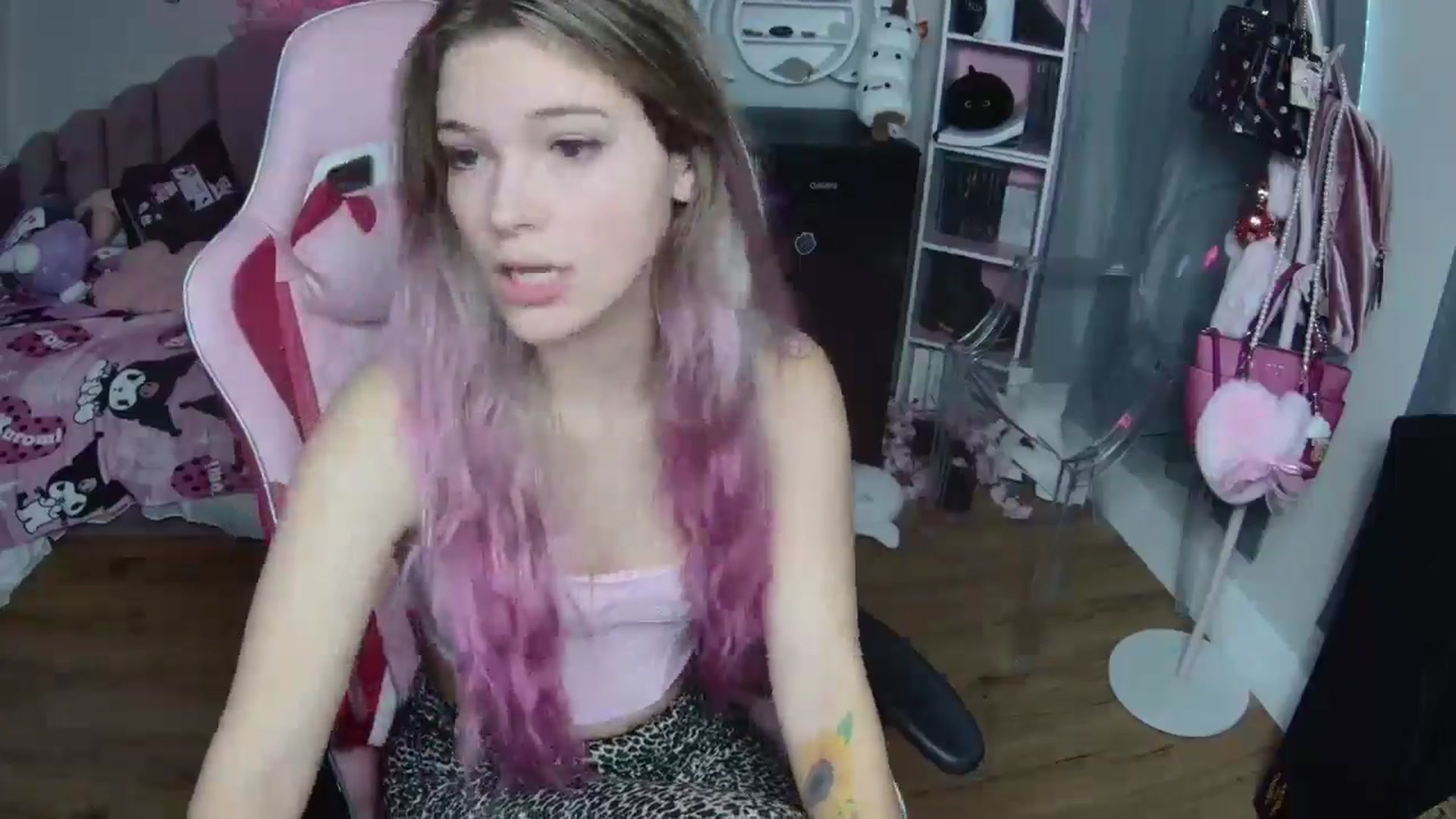 Gallery image thumbnail from Sarahsweets18's myfreecams stream on, 10/05/2024, 21:03 image 11 of 20