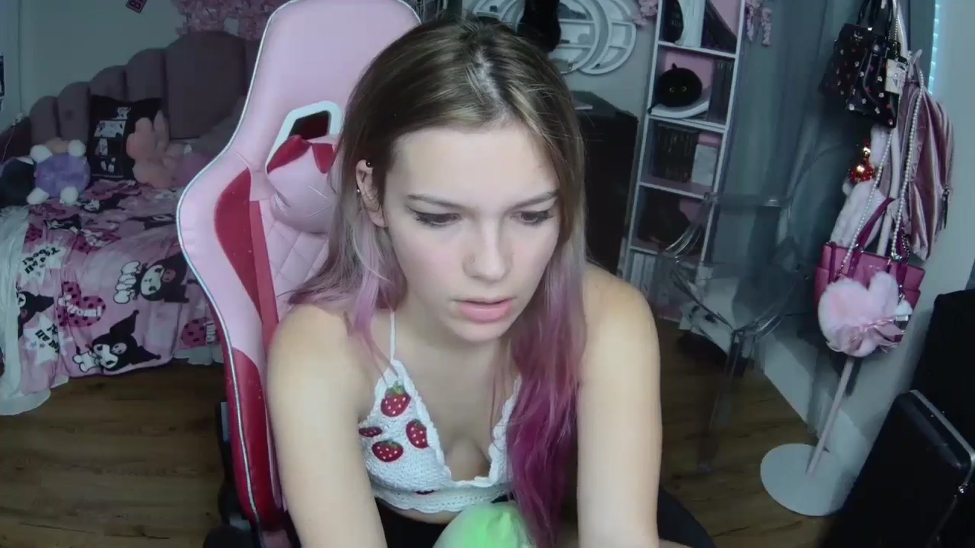 Gallery image thumbnail from Sarahsweets18's myfreecams stream on, 10/07/2024, 22:07 image 15 of 20