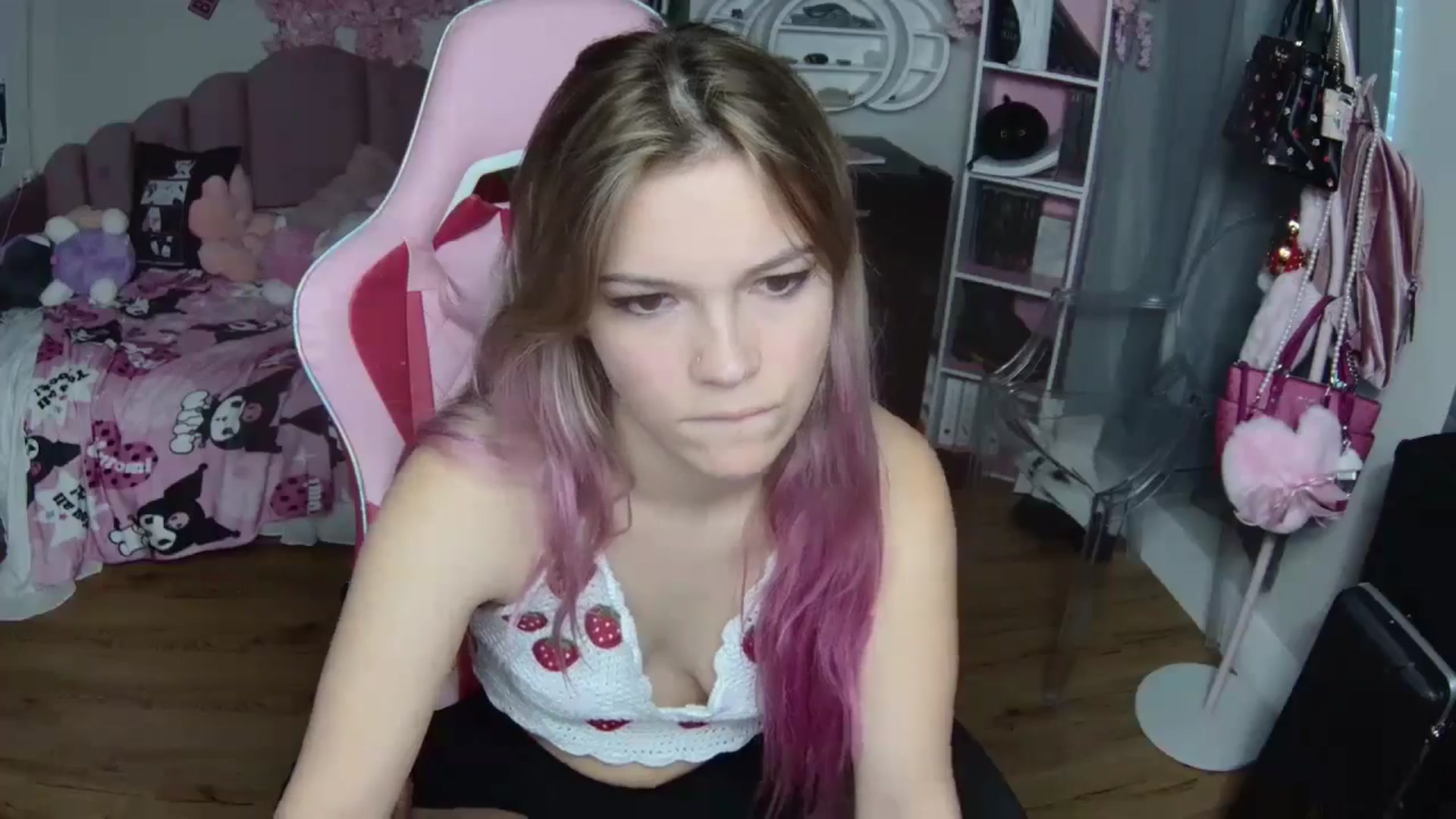 Gallery image thumbnail from Sarahsweets18's myfreecams stream on, 10/07/2024, 22:07 image 14 of 20