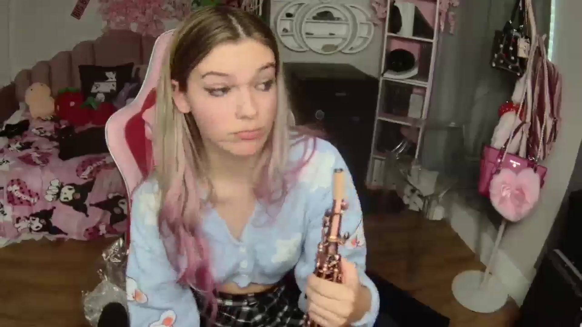 Gallery image thumbnail from Sarahsweets18's myfreecams stream on, 10/13/2024, 19:10 image 19 of 20