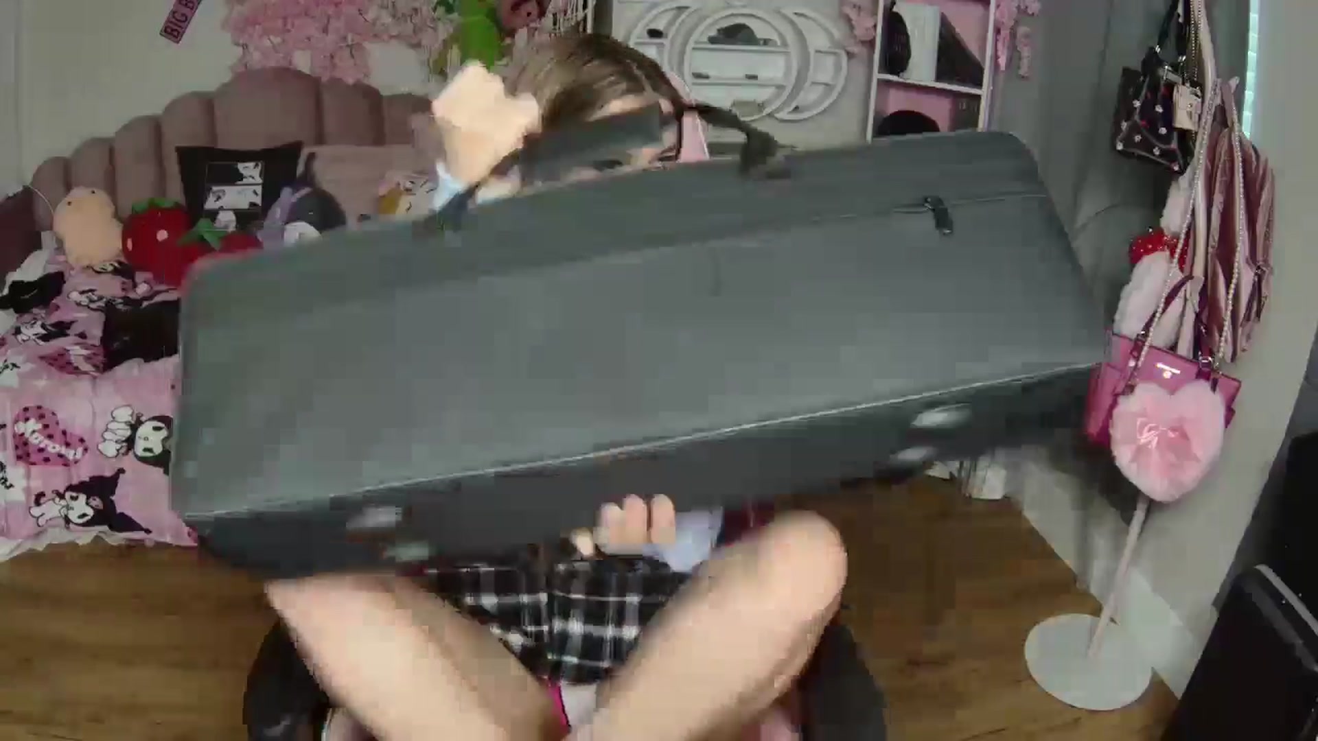 Gallery image thumbnail from Sarahsweets18's myfreecams stream on, 10/13/2024, 19:10 image 14 of 20