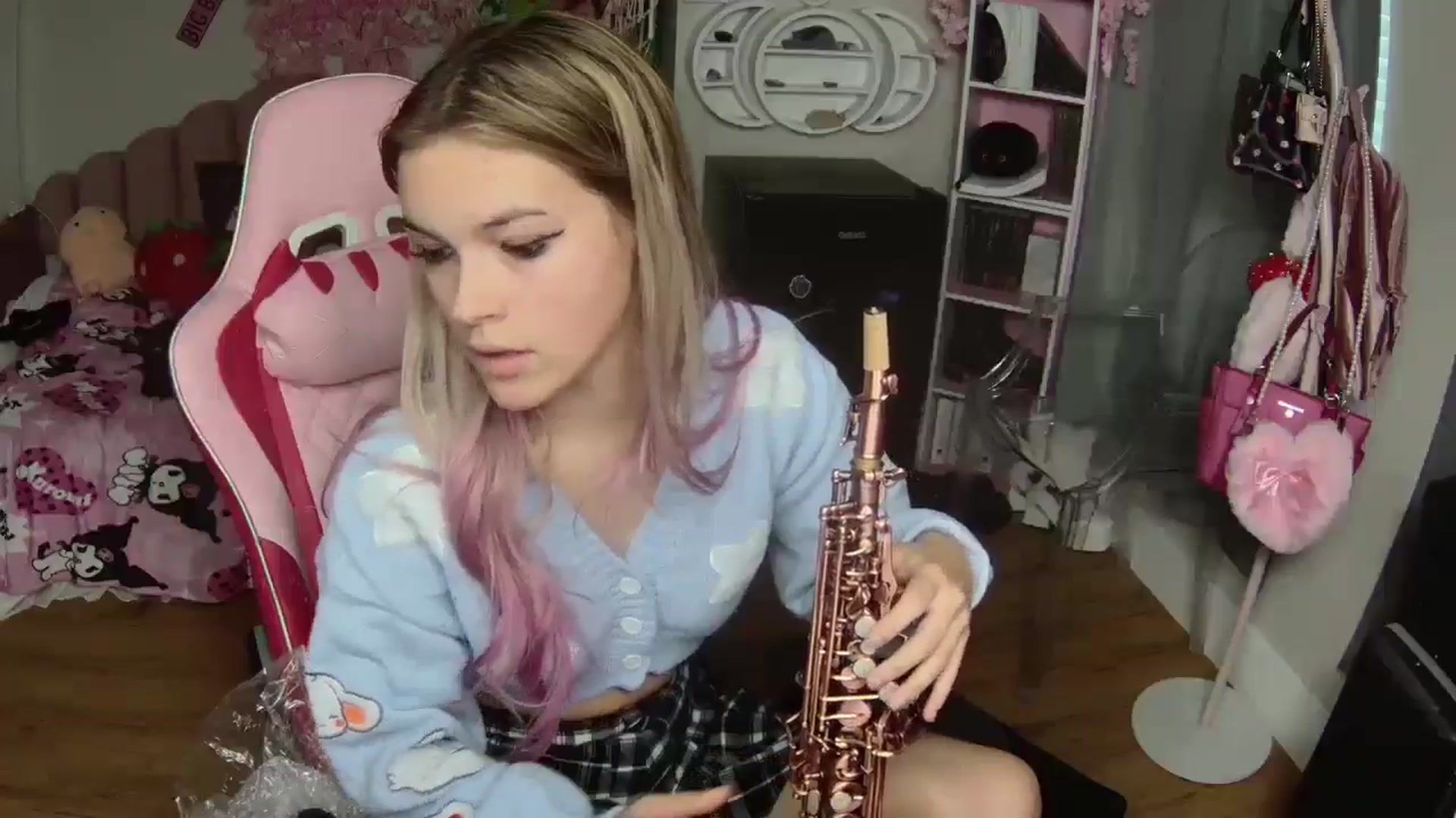 Gallery image thumbnail from Sarahsweets18's myfreecams stream on, 10/13/2024, 19:10 image 17 of 20
