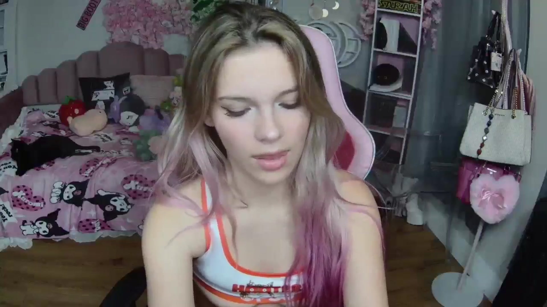 Gallery image thumbnail from Sarahsweets18's myfreecams stream on, 10/15/2024, 09:55 image 7 of 20