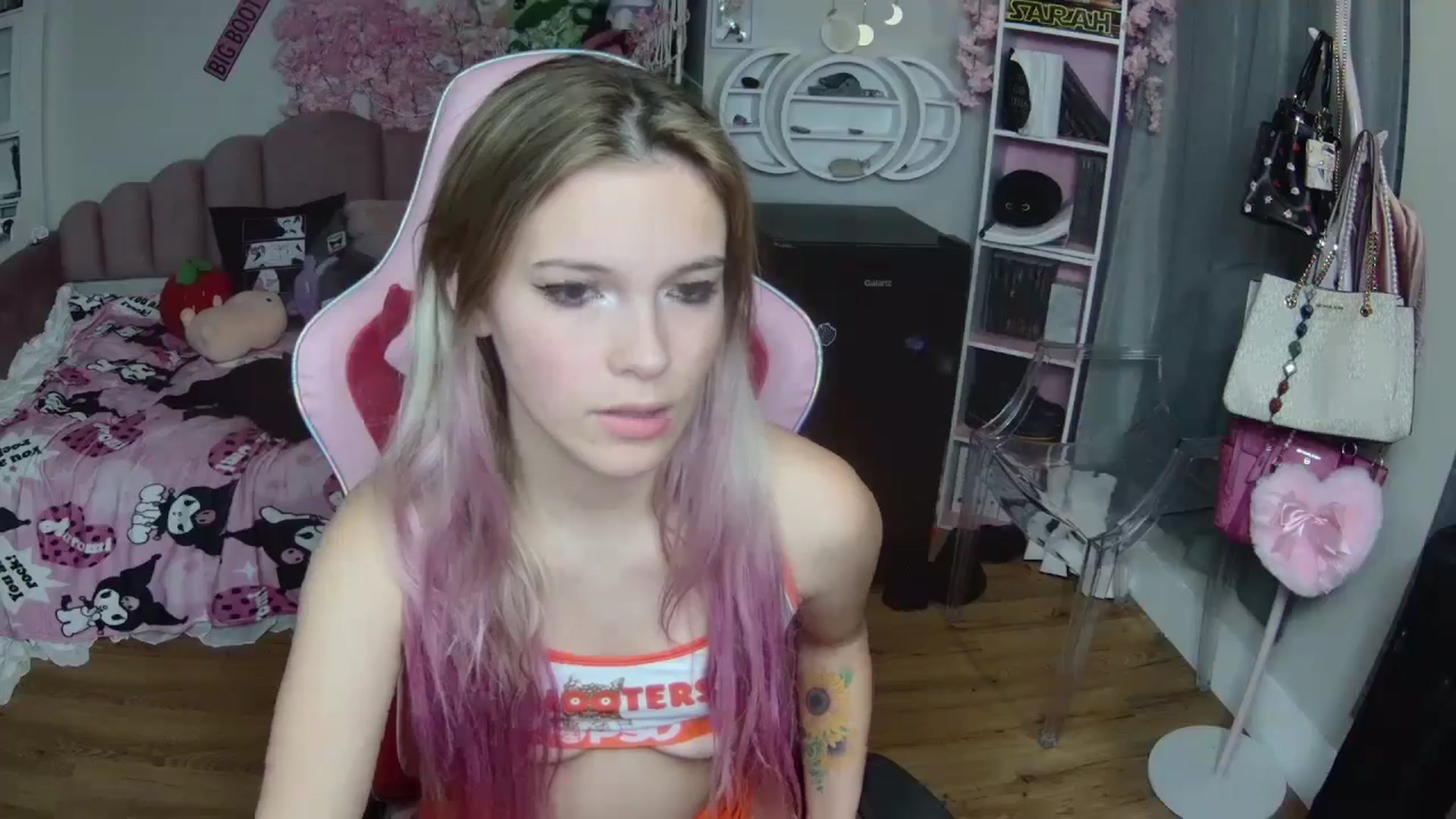 Gallery image thumbnail from Sarahsweets18's myfreecams stream on, 10/15/2024, 09:55 image 16 of 20