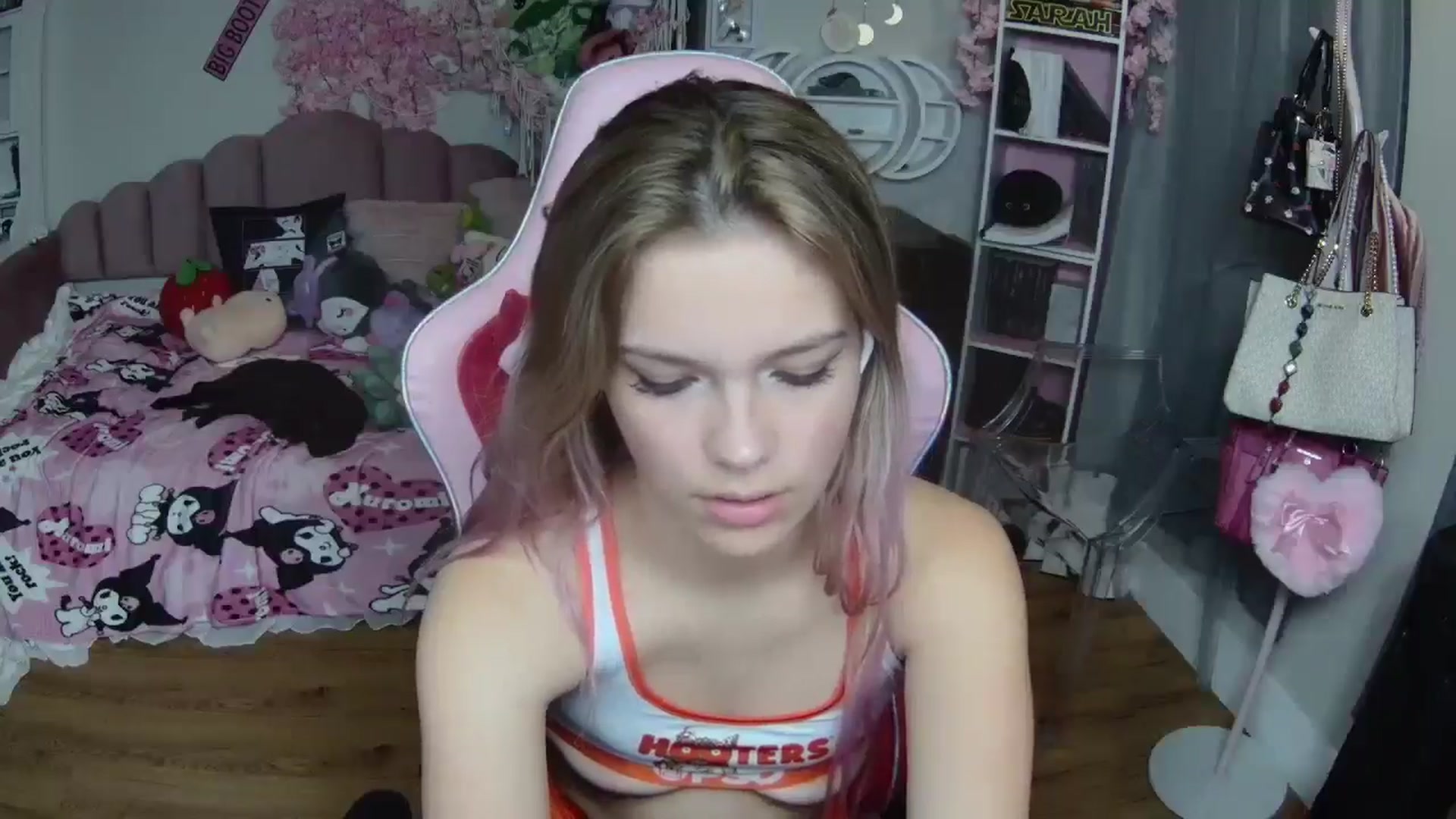 Gallery image thumbnail from Sarahsweets18's myfreecams stream on, 10/15/2024, 09:55 image 17 of 20