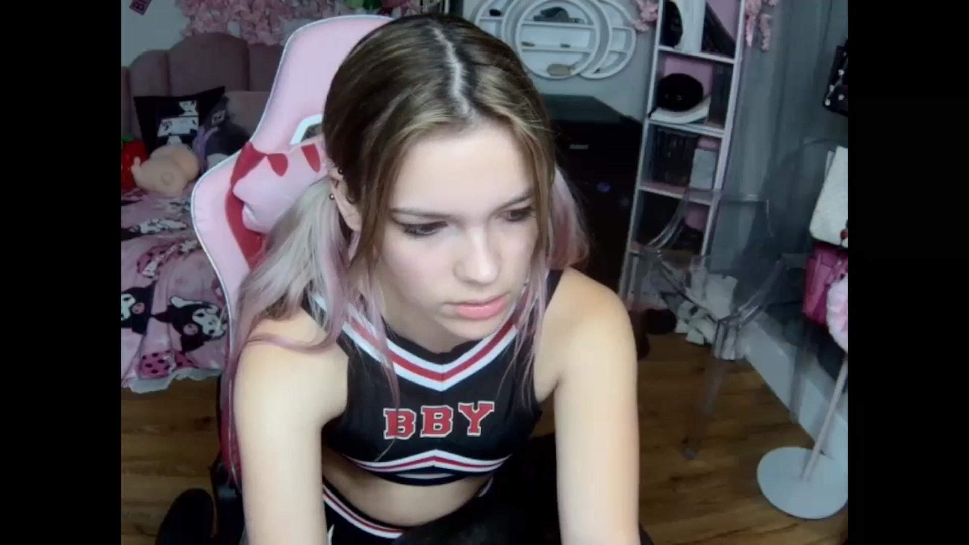 Gallery image thumbnail from Sarahsweets18's myfreecams stream on, 10/15/2024, 18:48 image 10 of 20