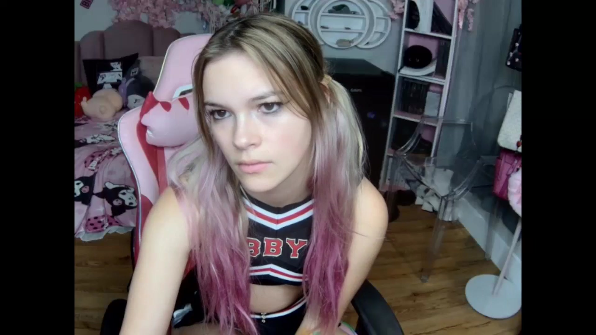Gallery image thumbnail from Sarahsweets18's myfreecams stream on, 10/15/2024, 18:48 image 4 of 20