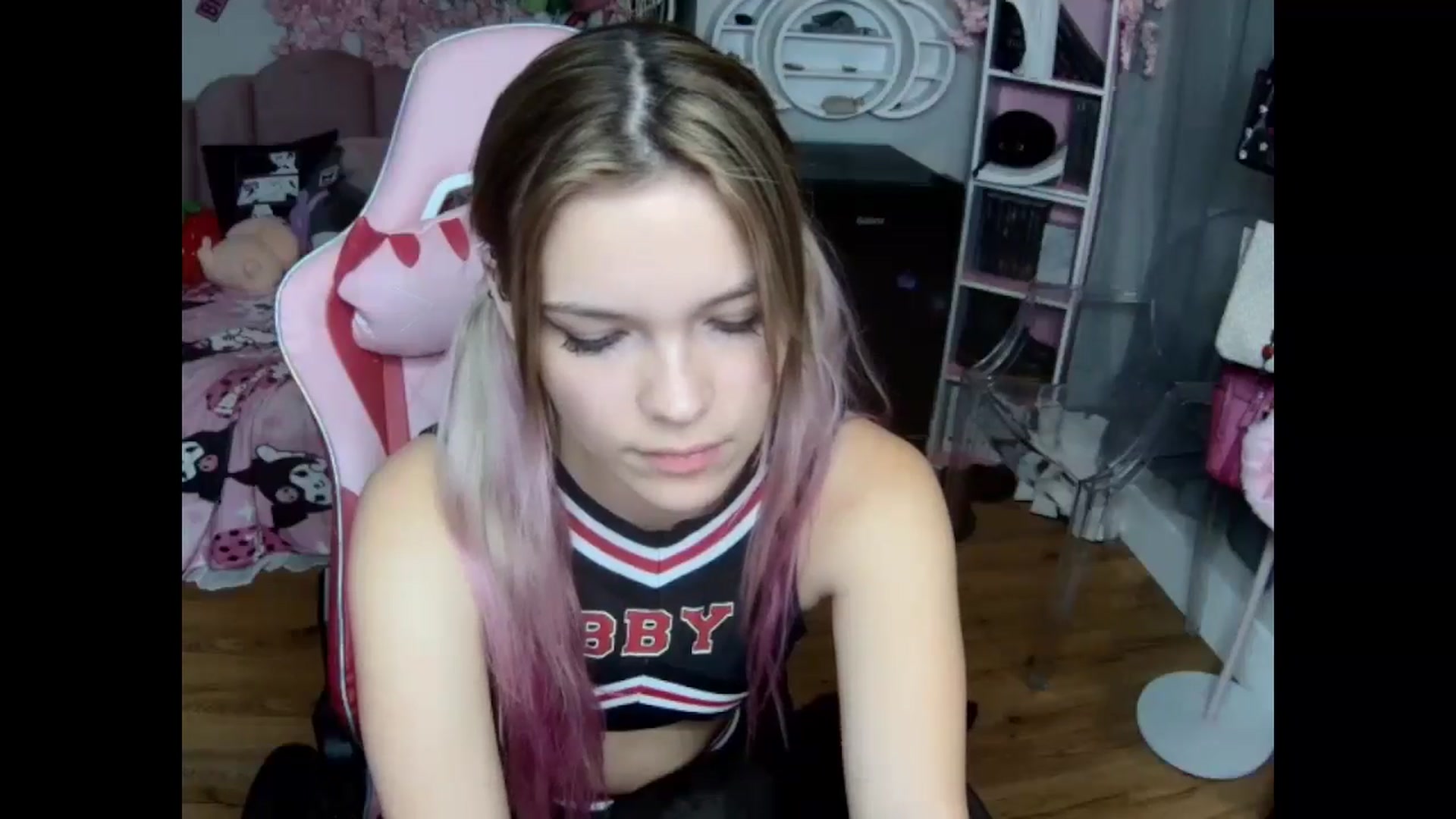 Gallery image thumbnail from Sarahsweets18's myfreecams stream on, 10/15/2024, 18:48 image 14 of 20