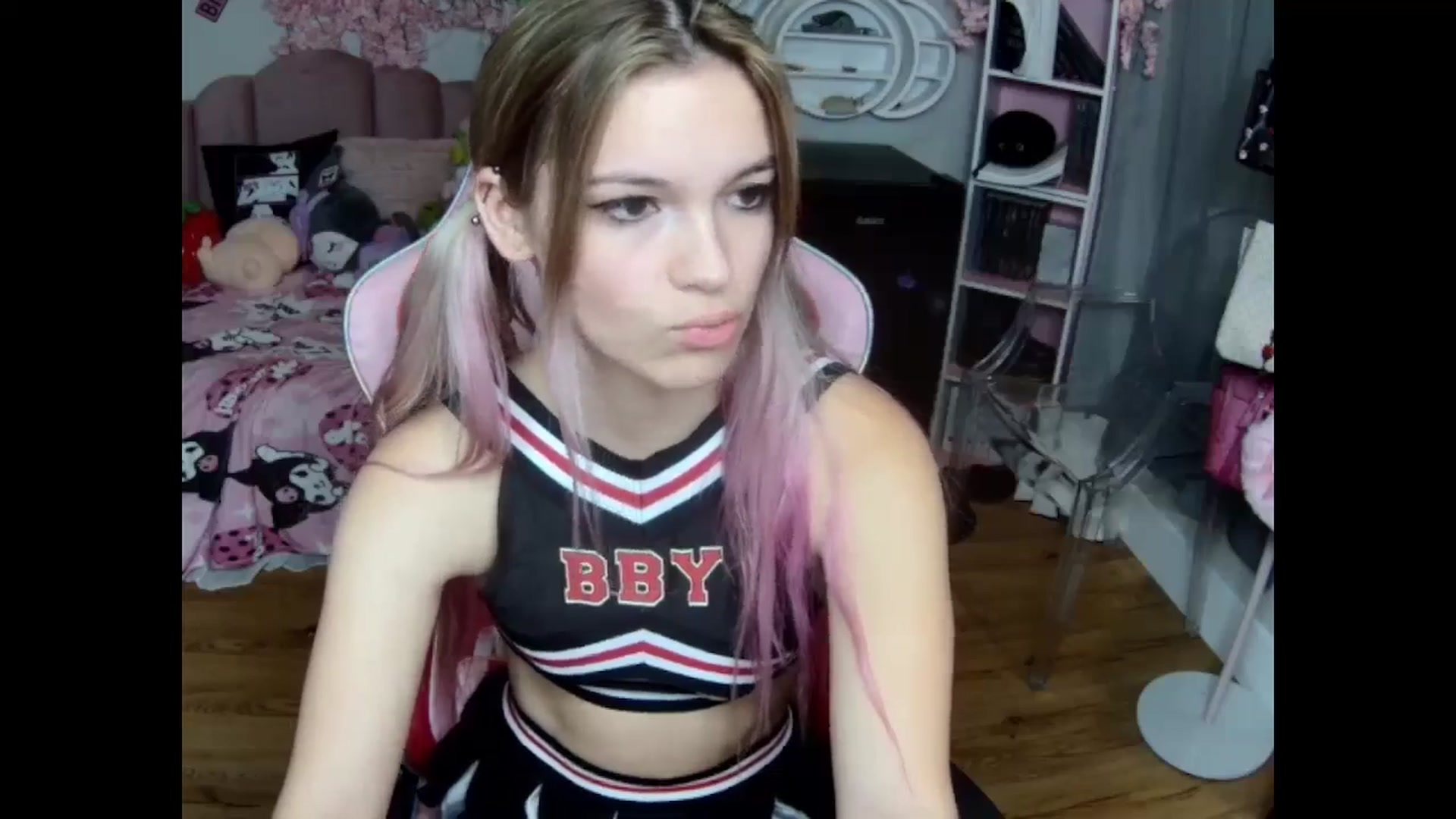 Gallery image thumbnail from Sarahsweets18's myfreecams stream on, 10/15/2024, 18:48 image 17 of 20
