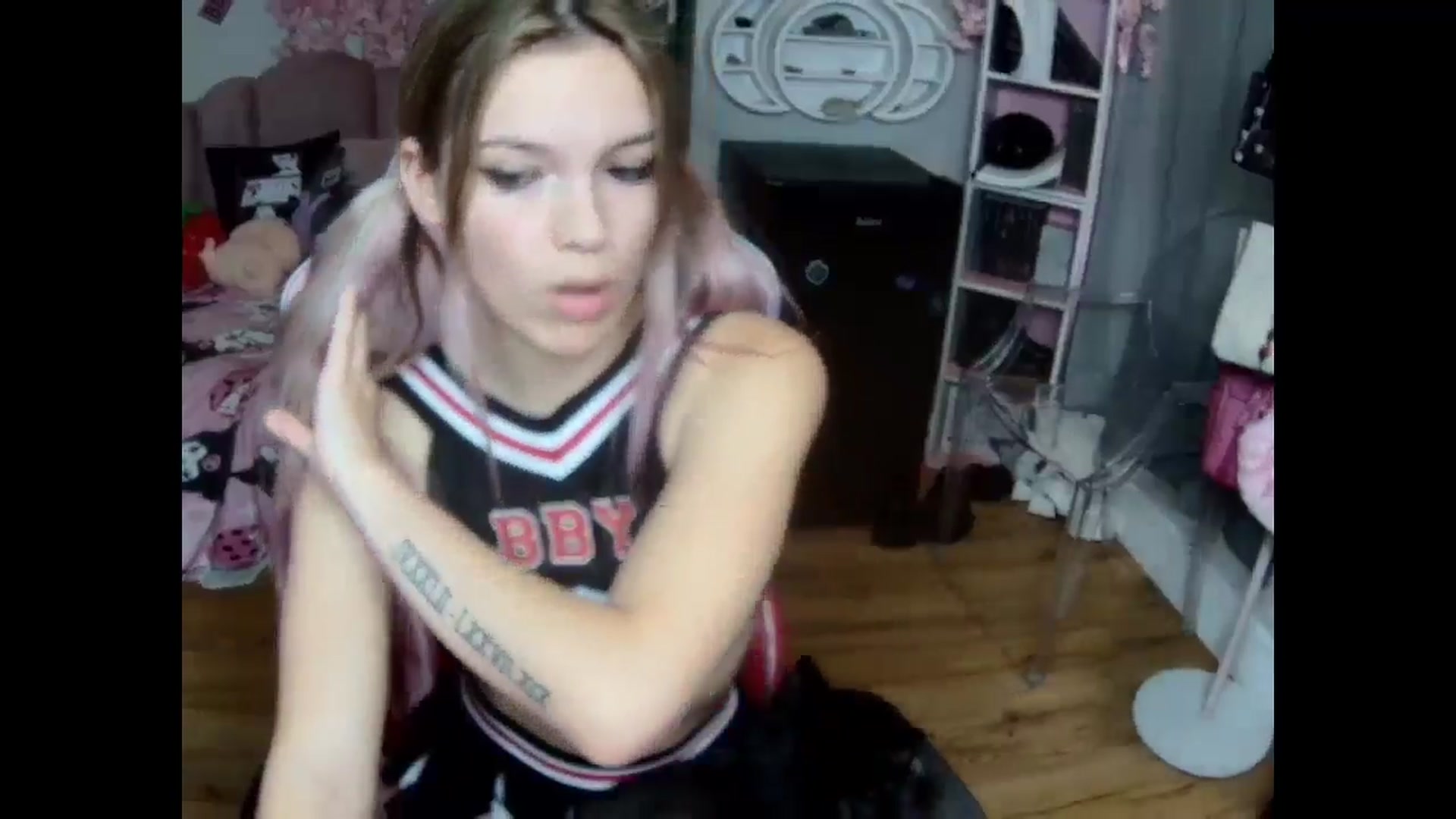 Gallery image thumbnail from Sarahsweets18's myfreecams stream on, 10/15/2024, 18:48 image 11 of 20