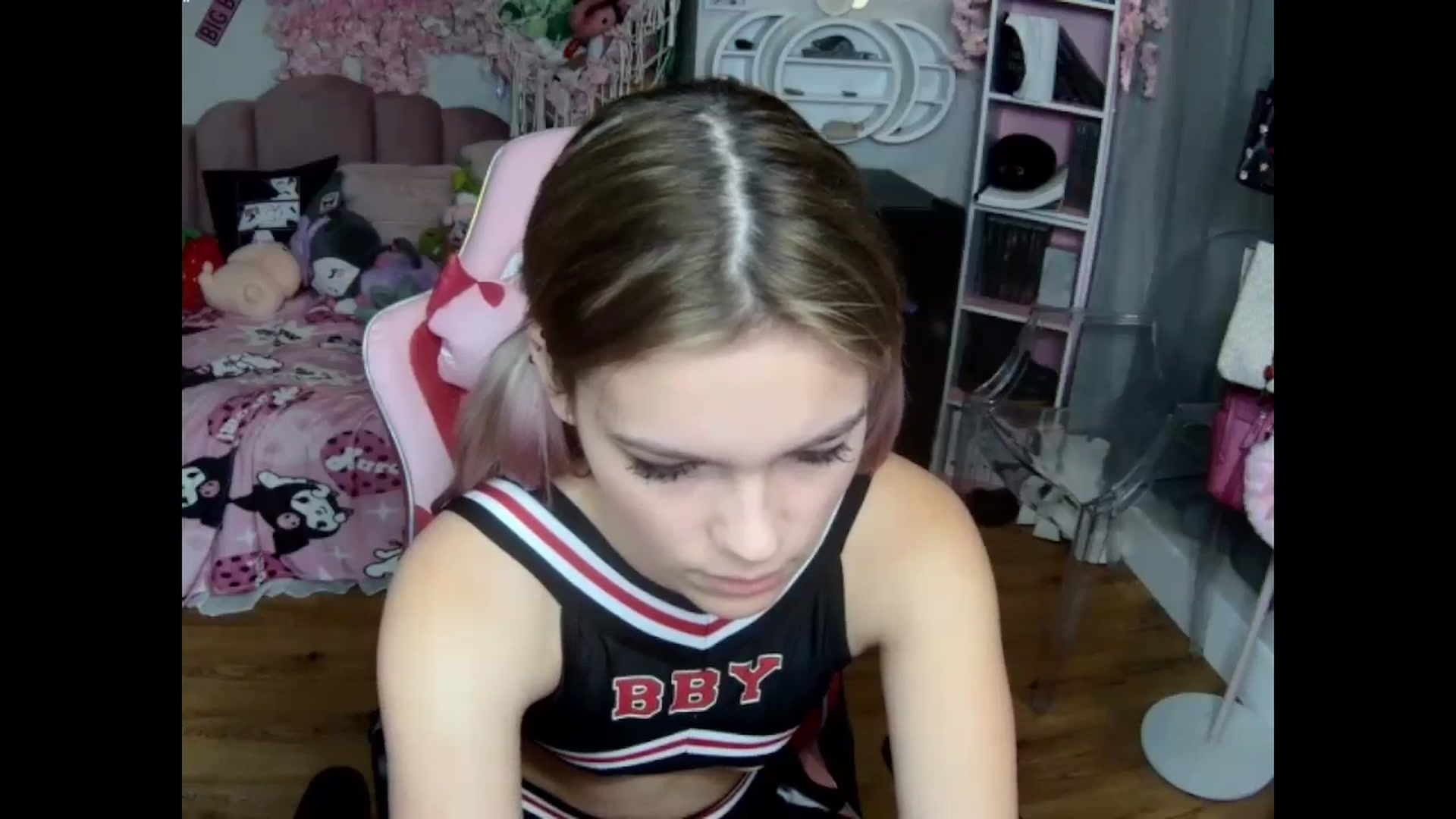Gallery image thumbnail from Sarahsweets18's myfreecams stream on, 10/15/2024, 19:29 image 5 of 20