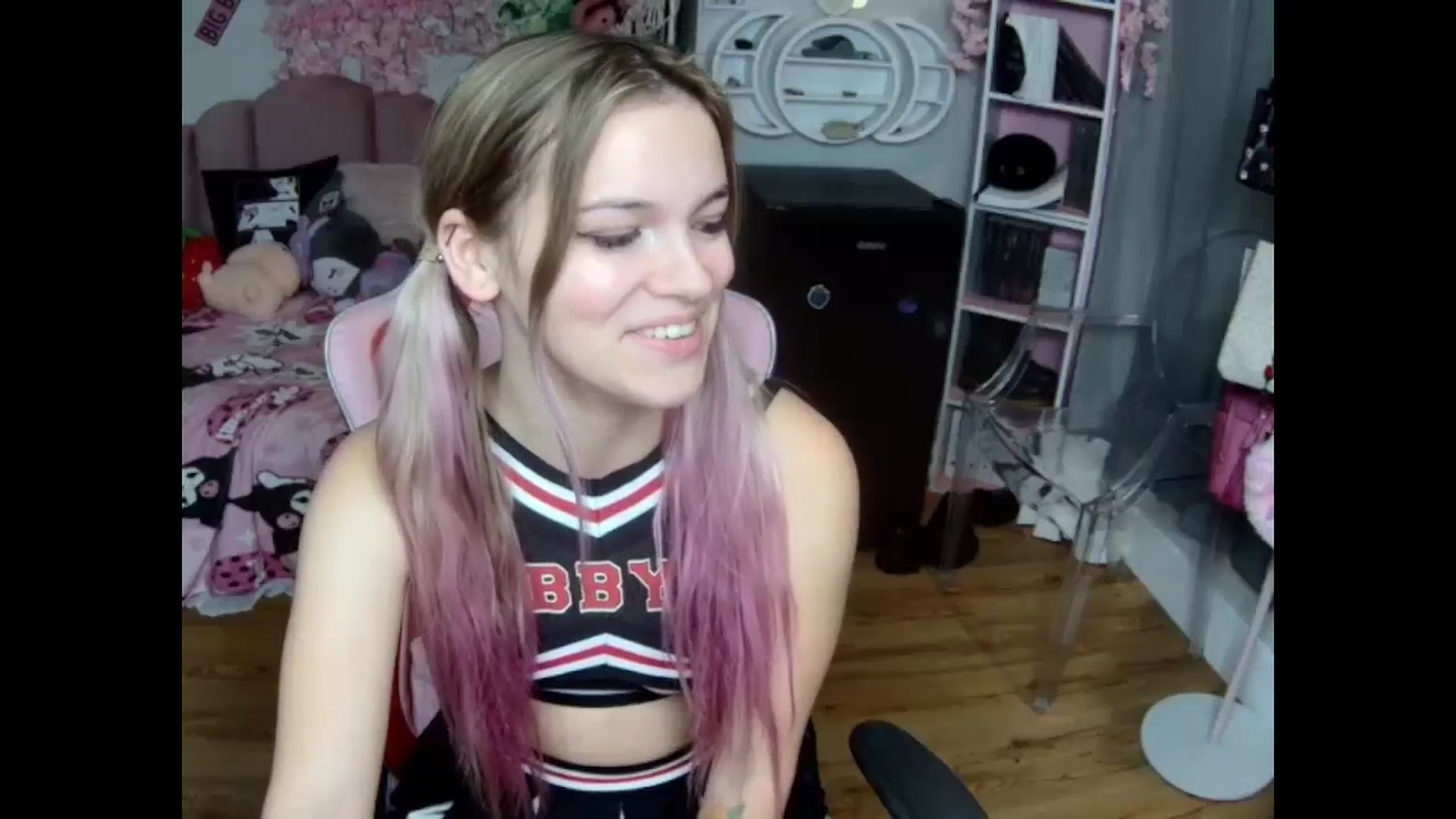 Gallery image thumbnail from Sarahsweets18's myfreecams stream on, 10/15/2024, 19:29 image 13 of 20