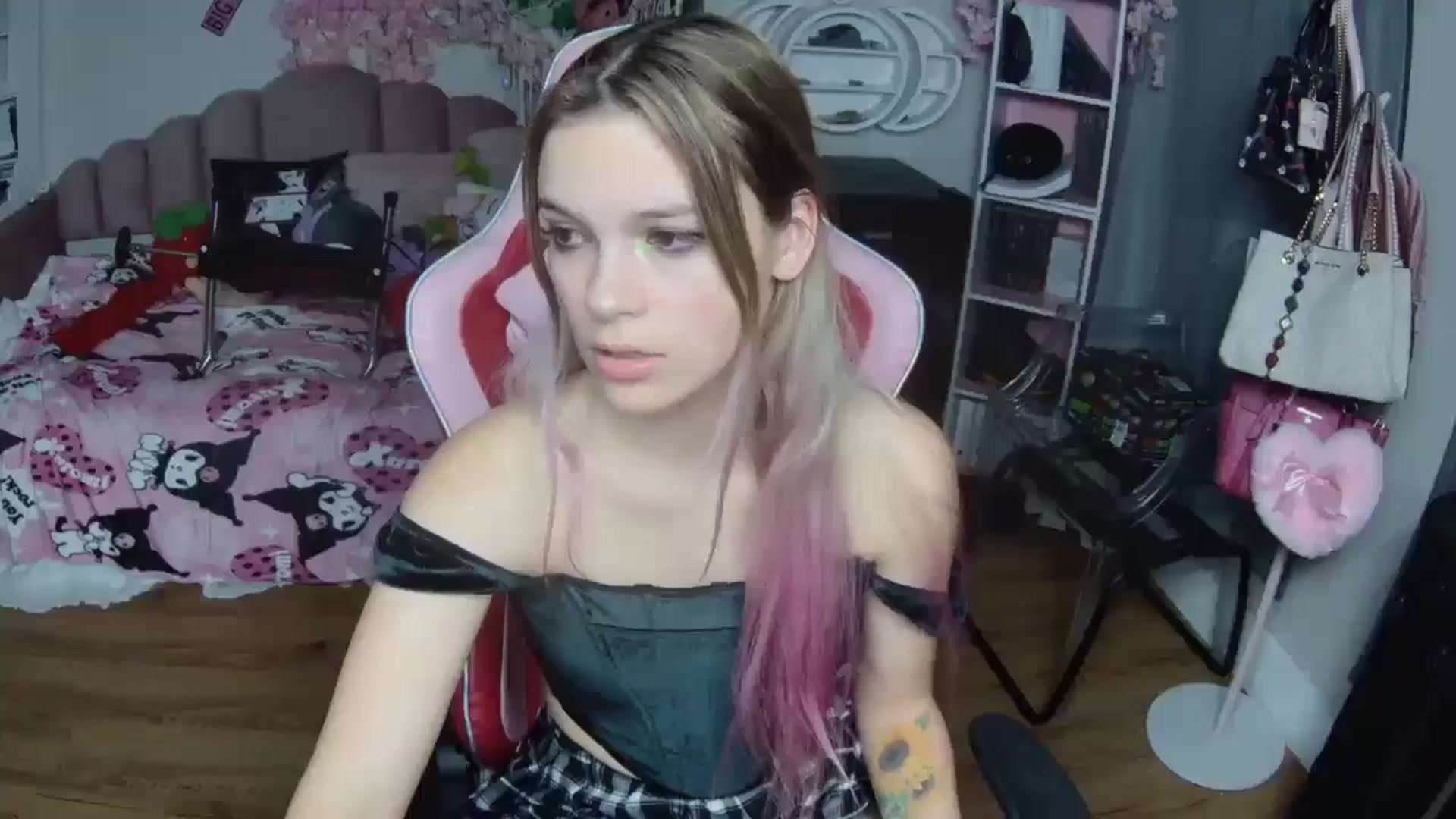 Gallery image thumbnail from Sarahsweets18's myfreecams stream on, 10/17/2024, 08:06 image 8 of 20