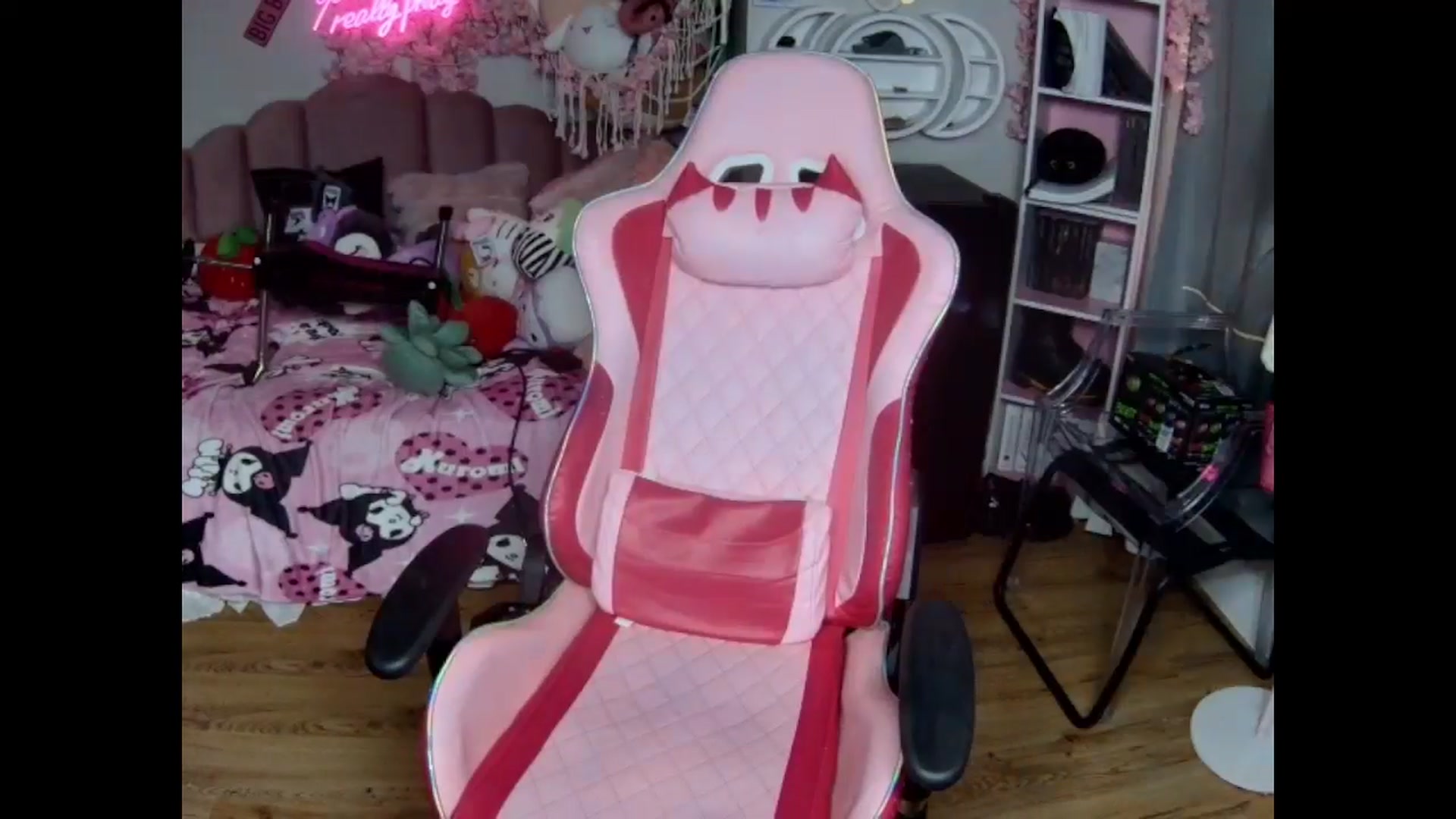 Gallery image thumbnail from Sarahsweets18's myfreecams stream on, 10/18/2024, 12:41 image 17 of 20
