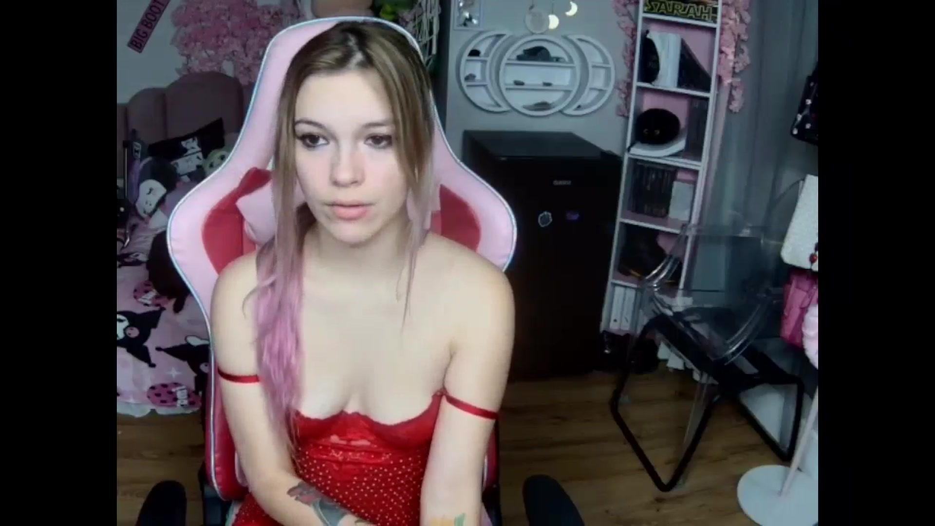 Gallery image thumbnail from Sarahsweets18's myfreecams stream on, 10/19/2024, 12:51 image 20 of 20