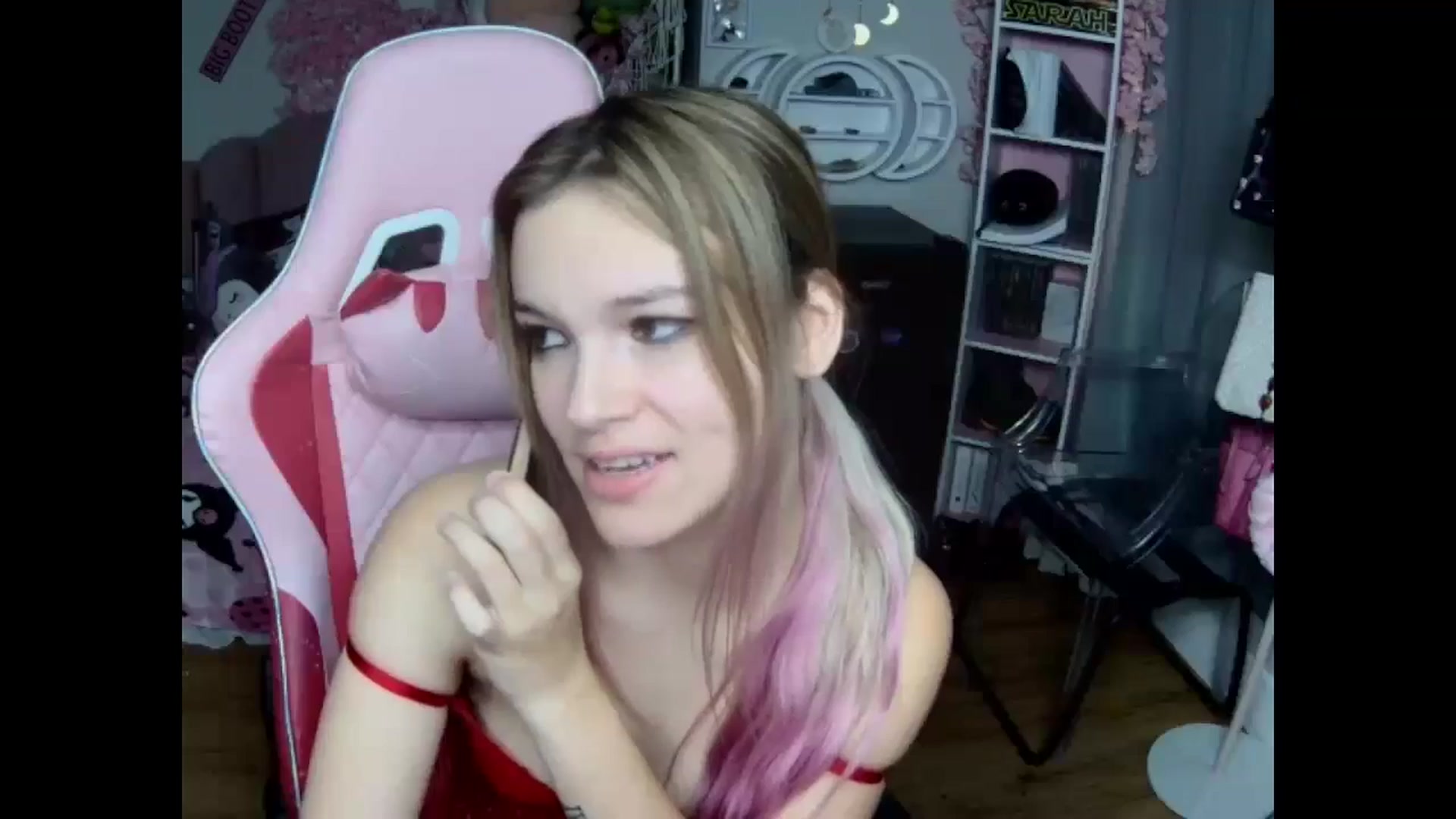 Gallery image thumbnail from Sarahsweets18's myfreecams stream on, 10/19/2024, 12:51 image 15 of 20