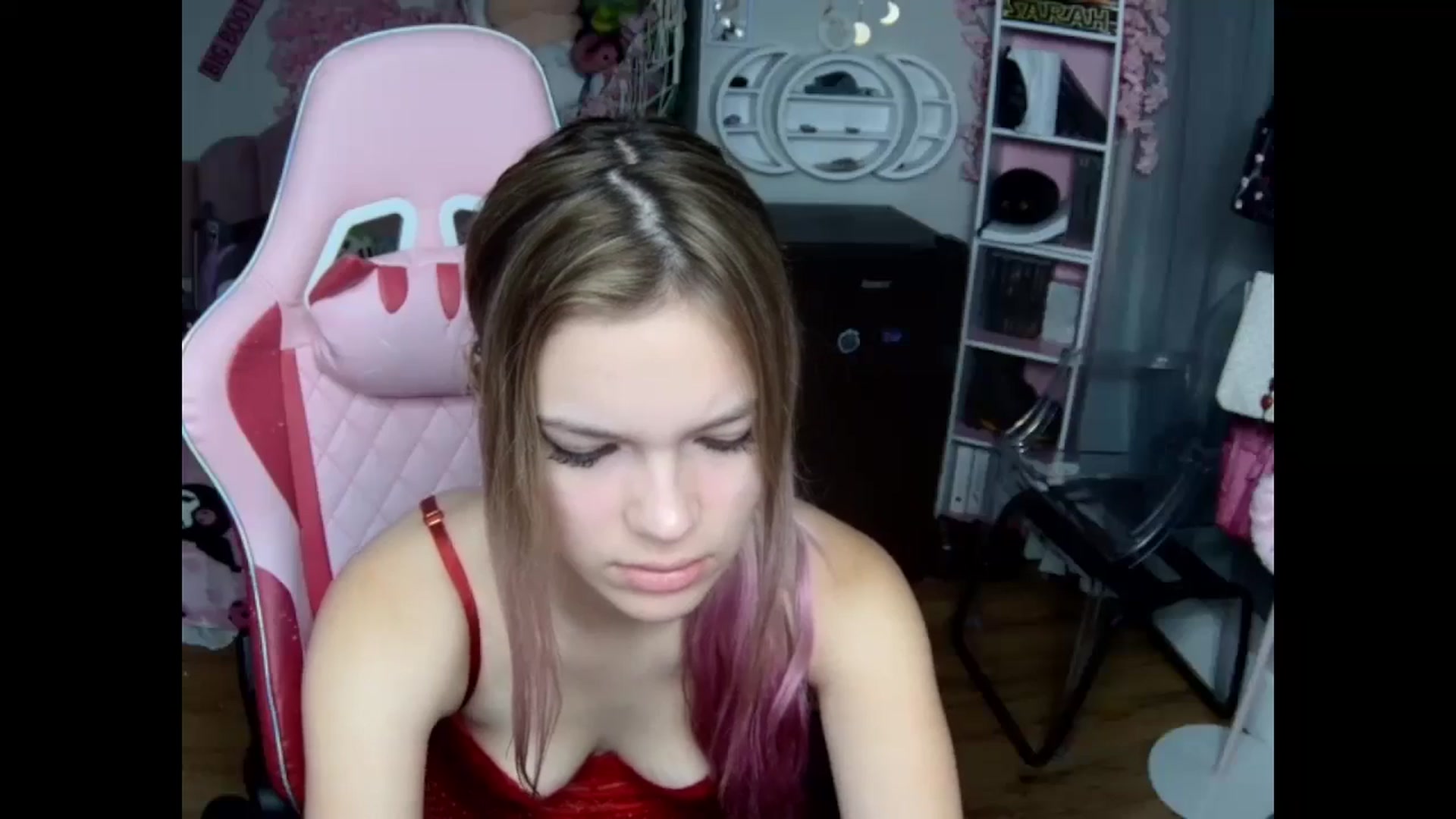 Gallery image thumbnail from Sarahsweets18's myfreecams stream on, 10/19/2024, 12:51 image 13 of 20