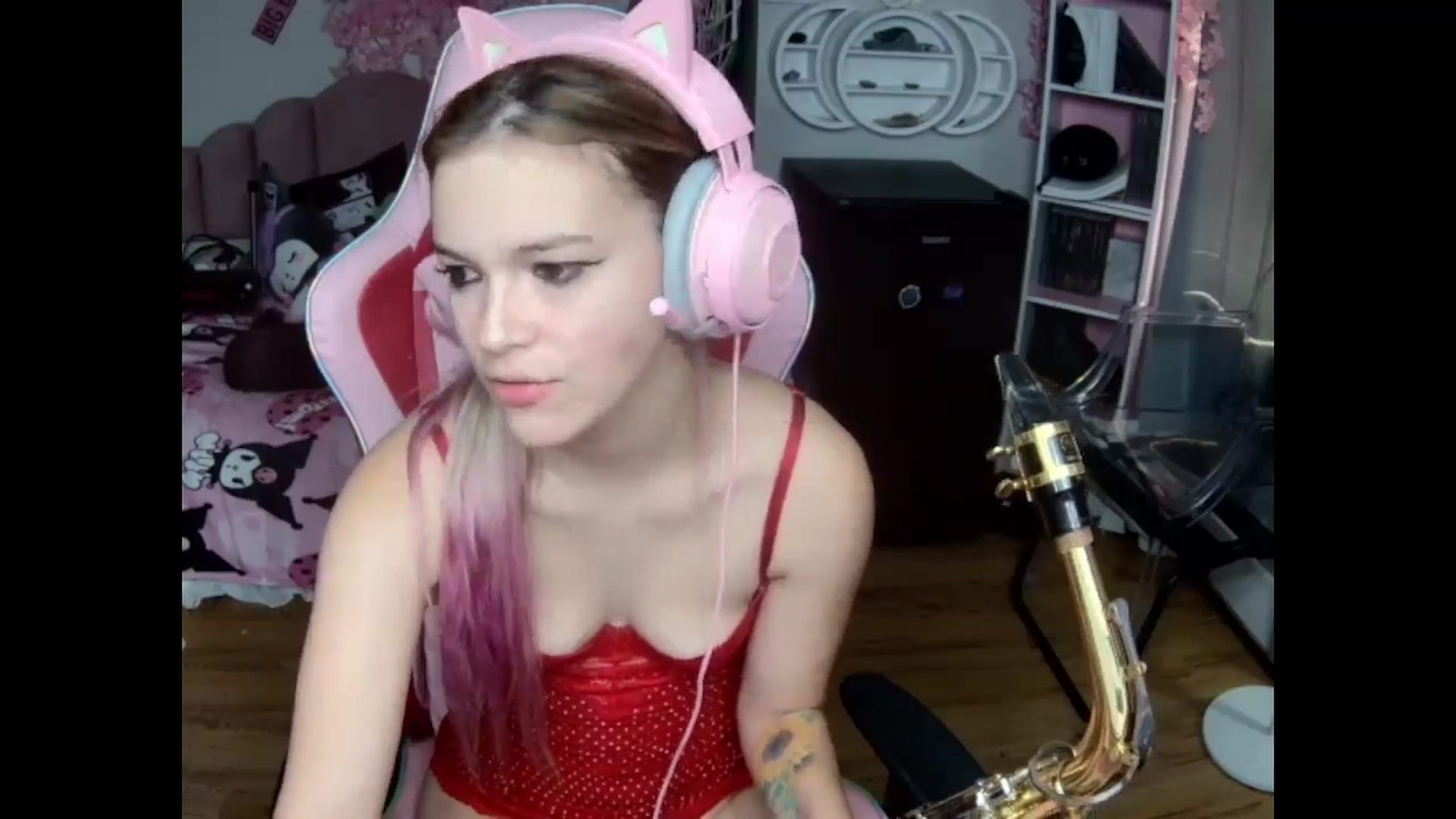 Gallery image thumbnail from Sarahsweets18's myfreecams stream on, 10/19/2024, 14:03 image 4 of 20