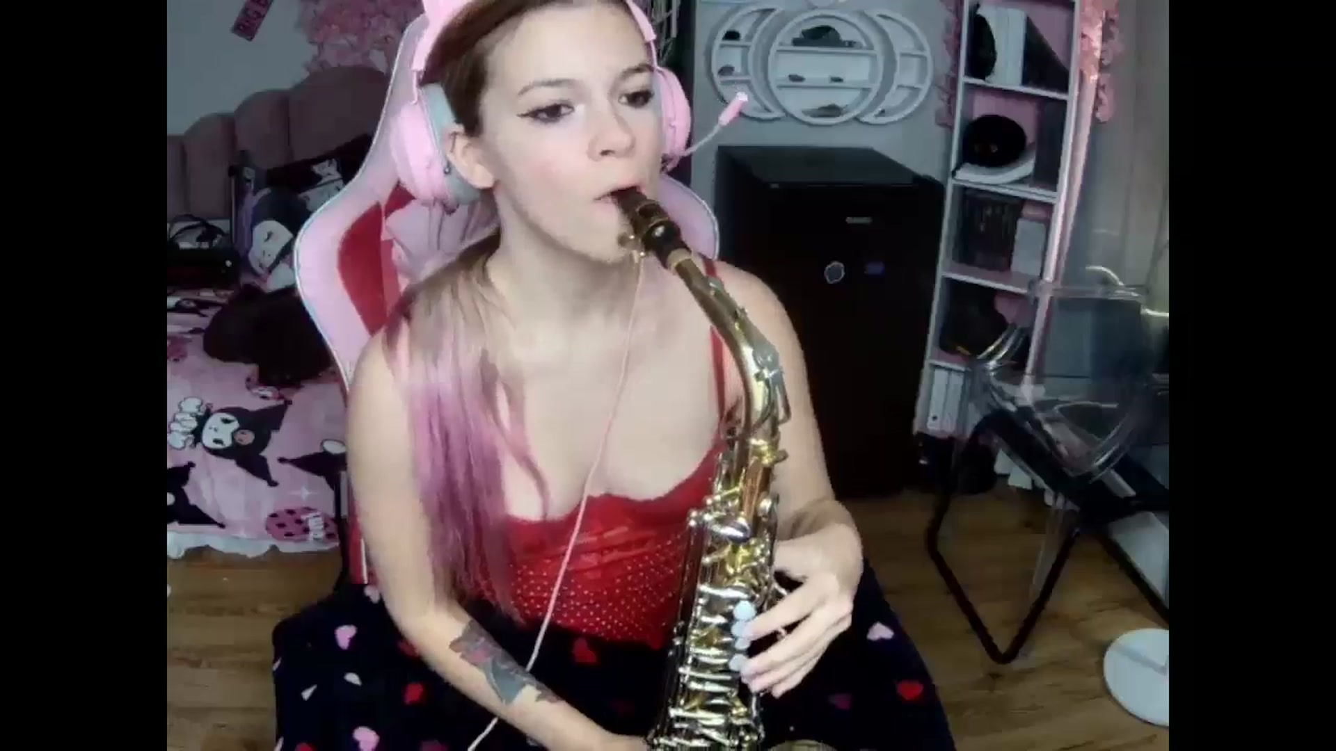 Gallery image thumbnail from Sarahsweets18's myfreecams stream on, 10/19/2024, 14:03 image 2 of 20